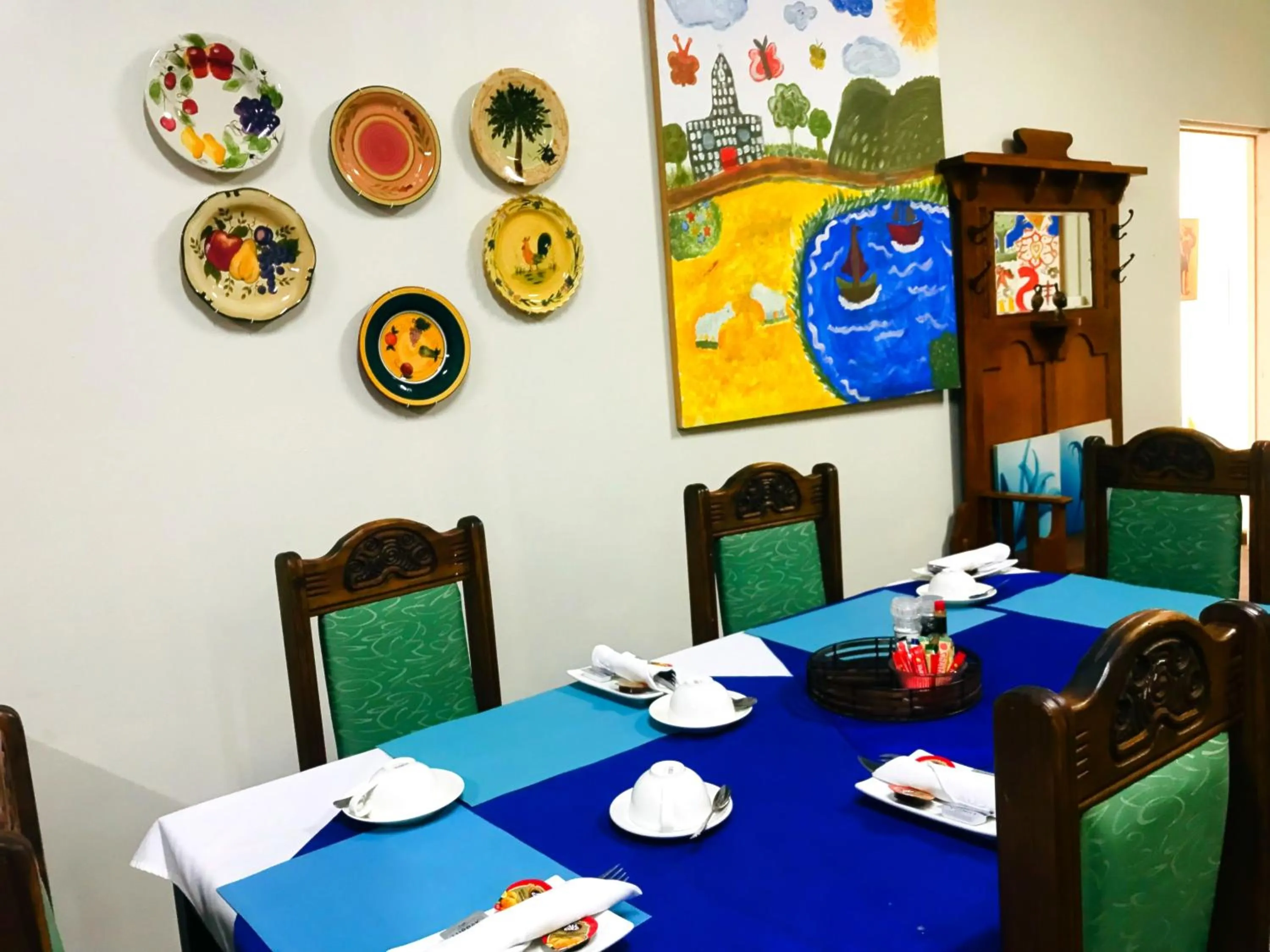 Restaurant/places to eat in Athenian Villa