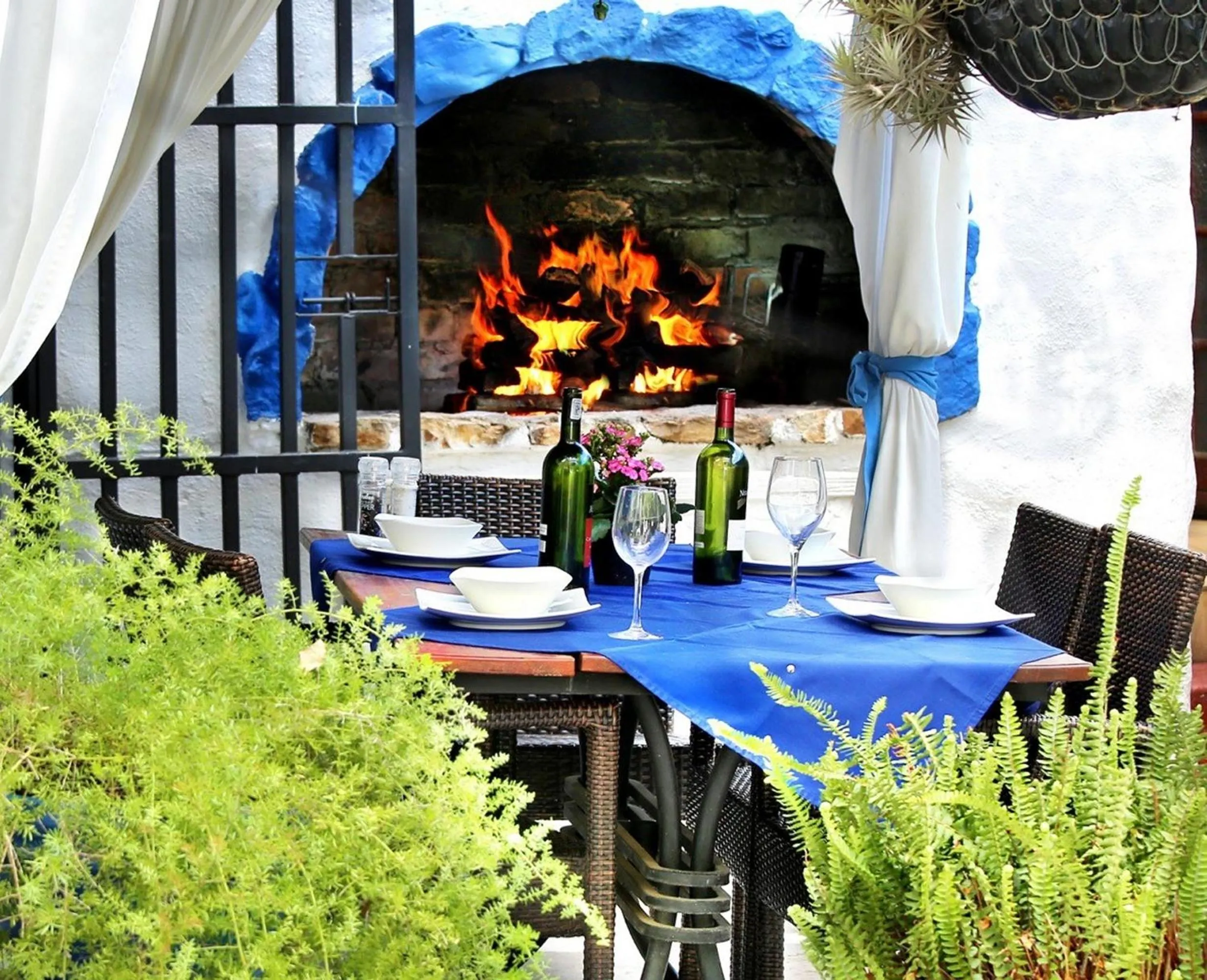 BBQ facilities in Athenian Villa