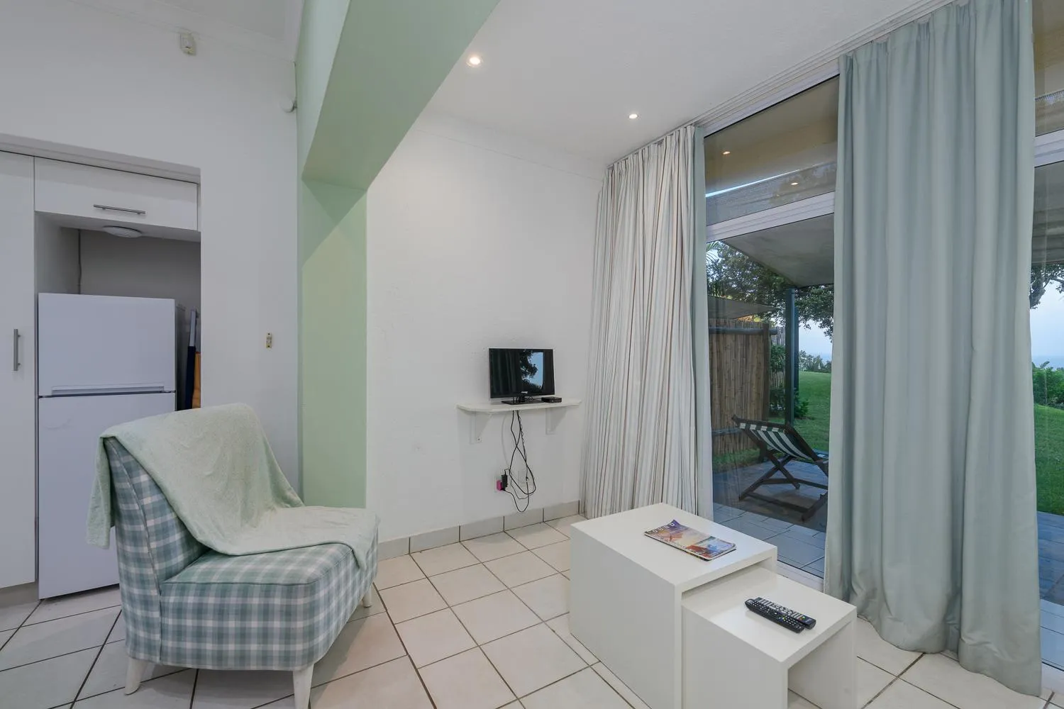 Communal lounge/ TV room in Albatross Guesthouse