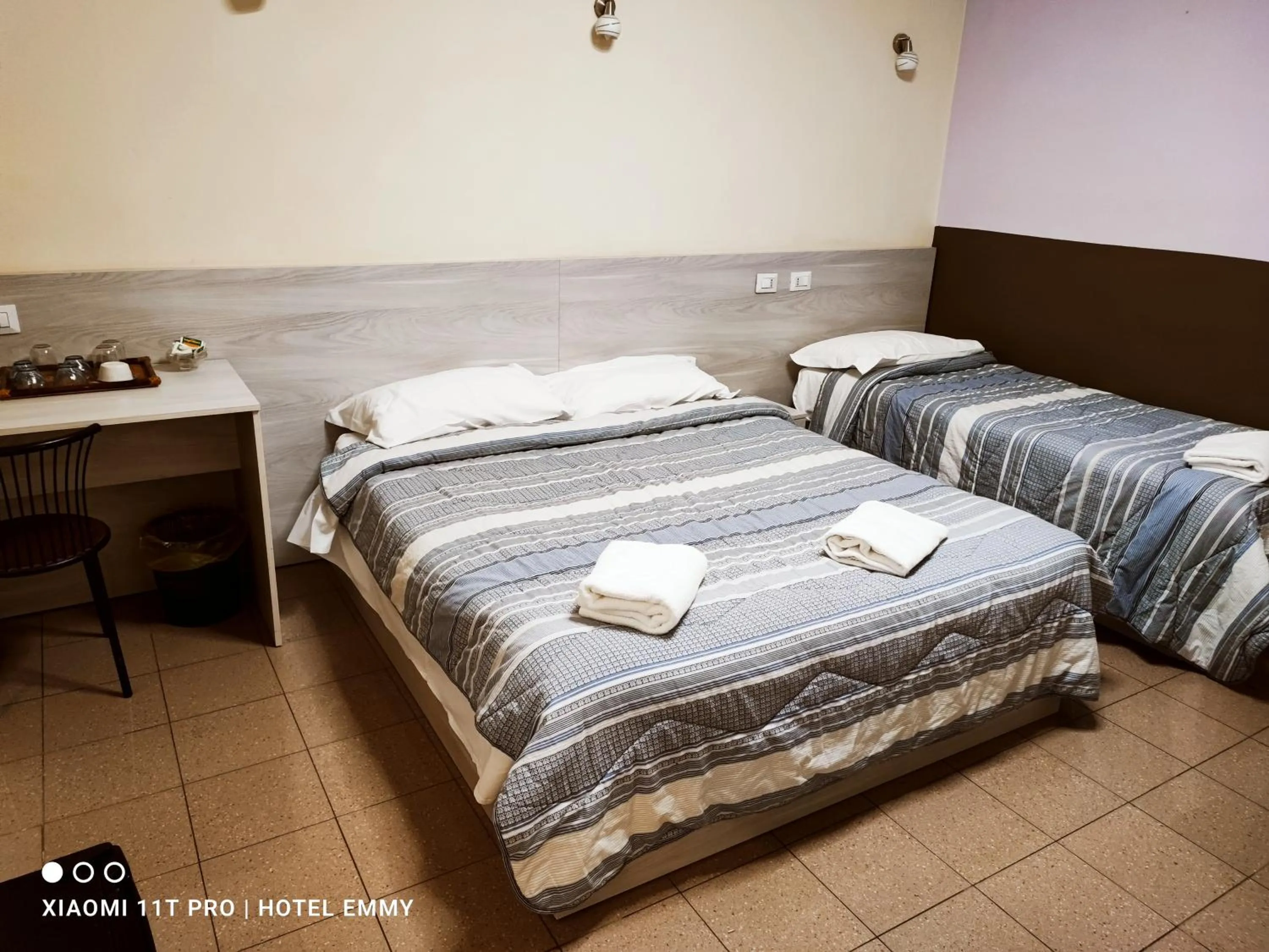 View (from property/room), Bed in Hotel Emmy