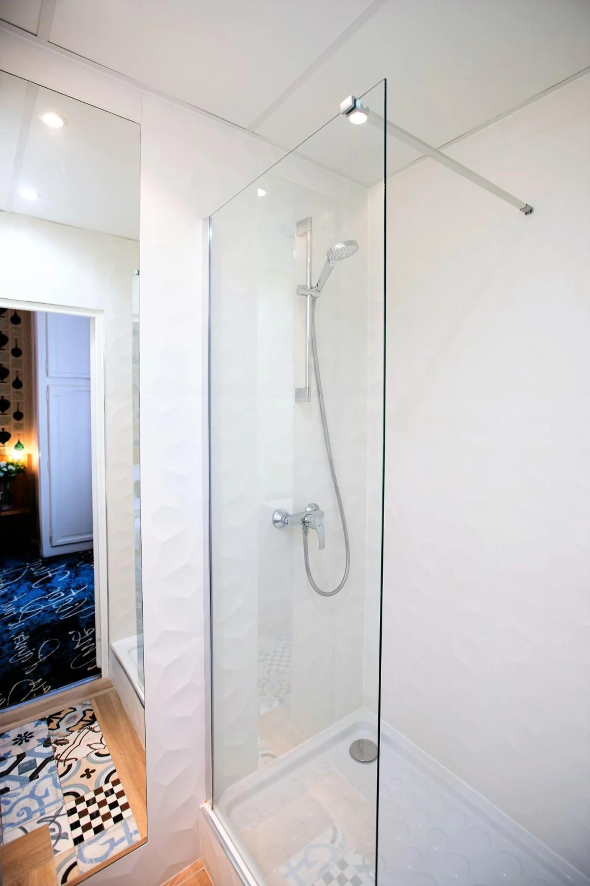 Shower in Hotel Romance Malesherbes by Patrick Hayat