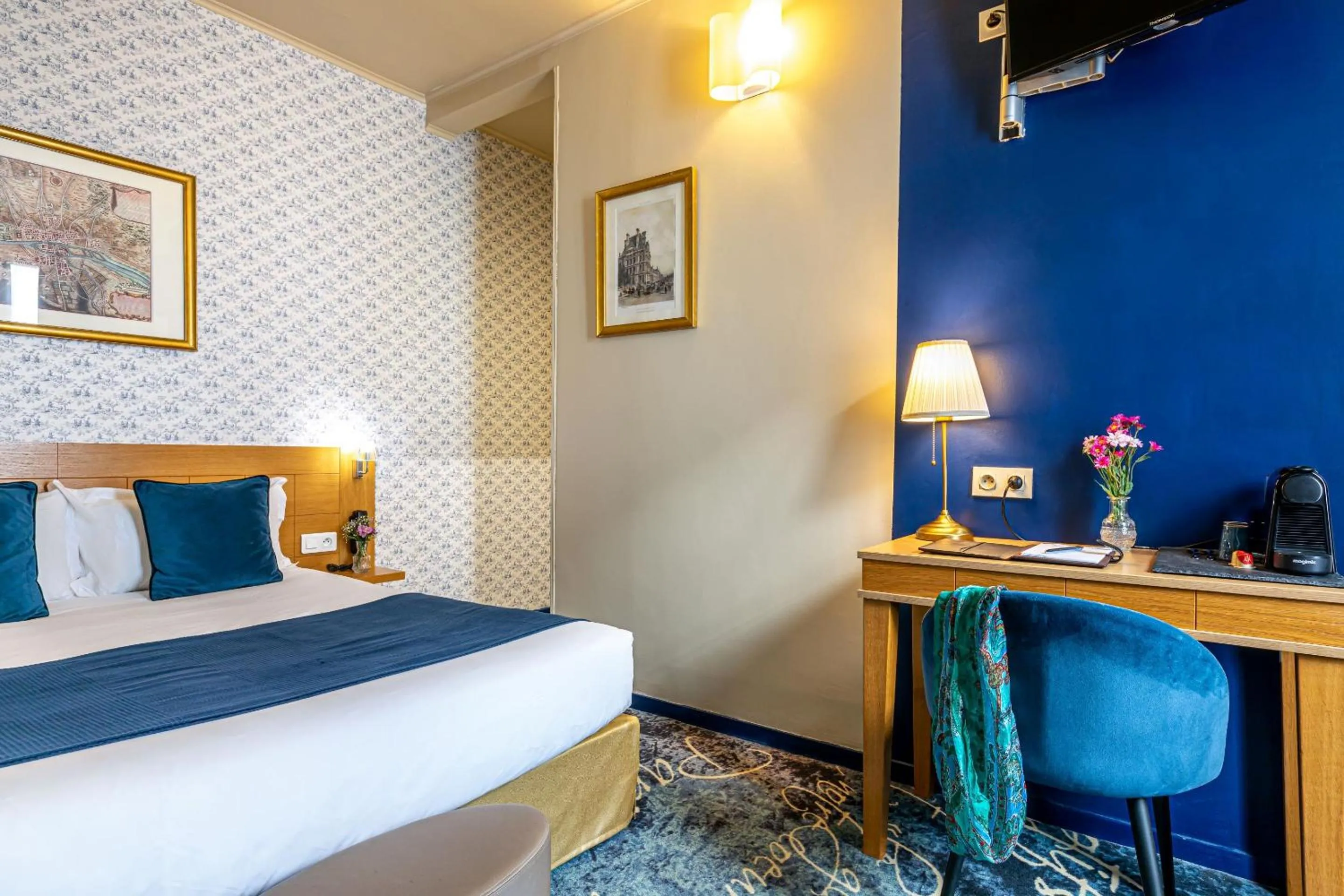 Bed in Hotel Romance Malesherbes by Patrick Hayat