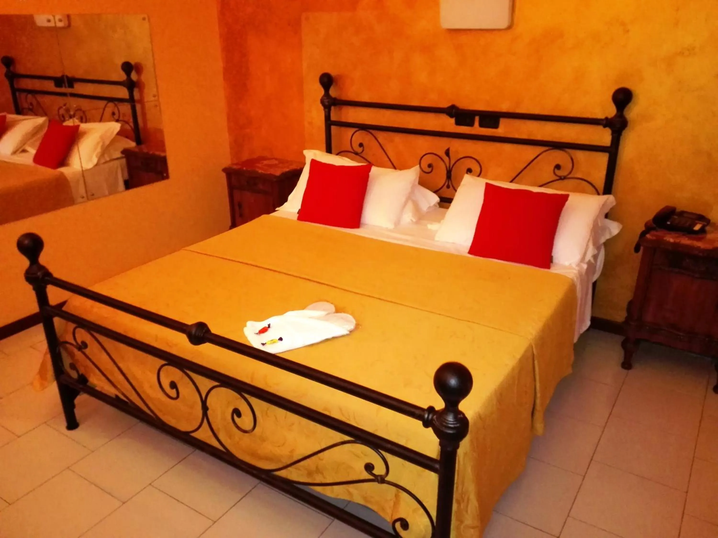 Bed in Hotel Motel Est