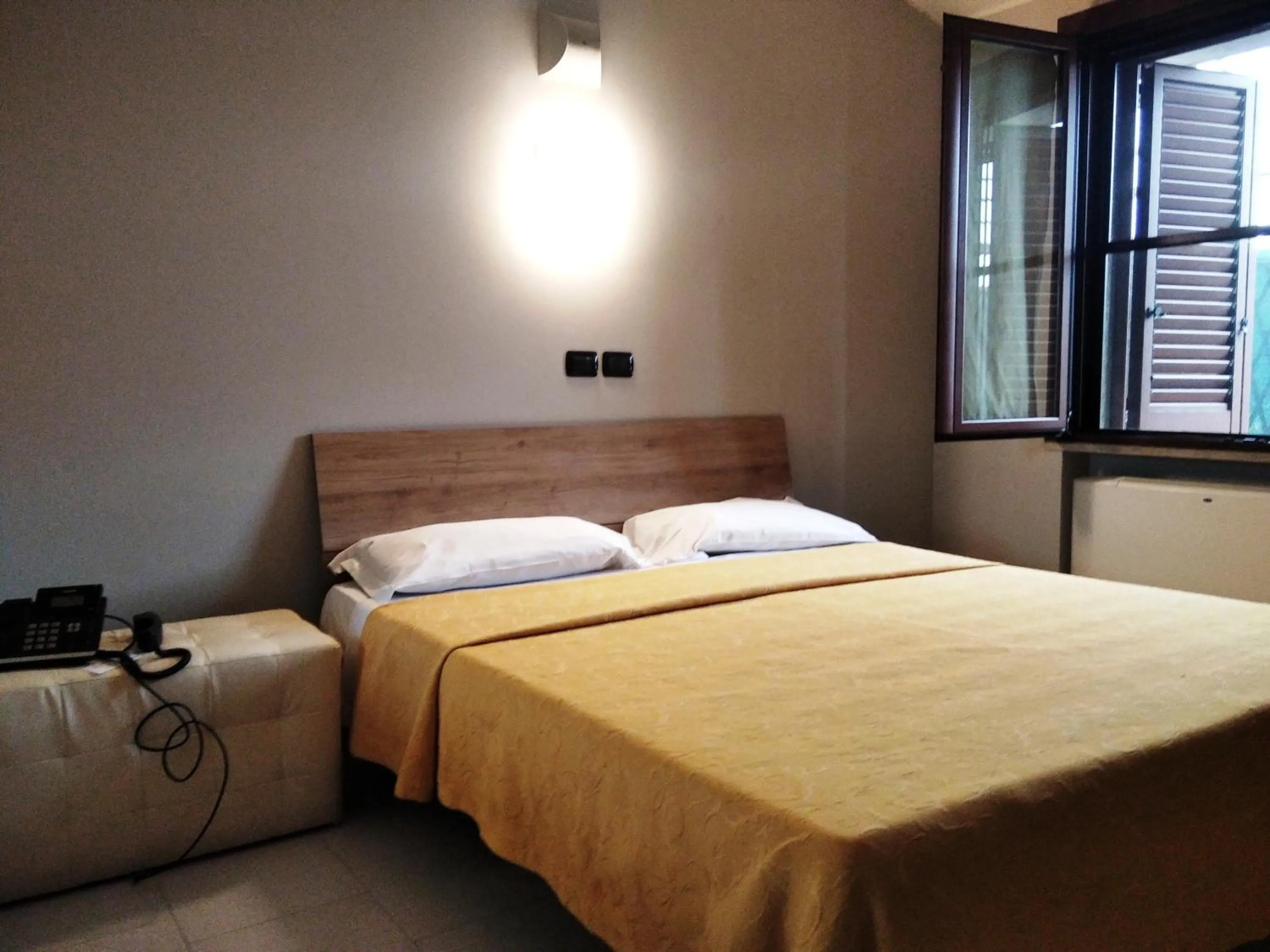 Bed in Hotel Motel Est