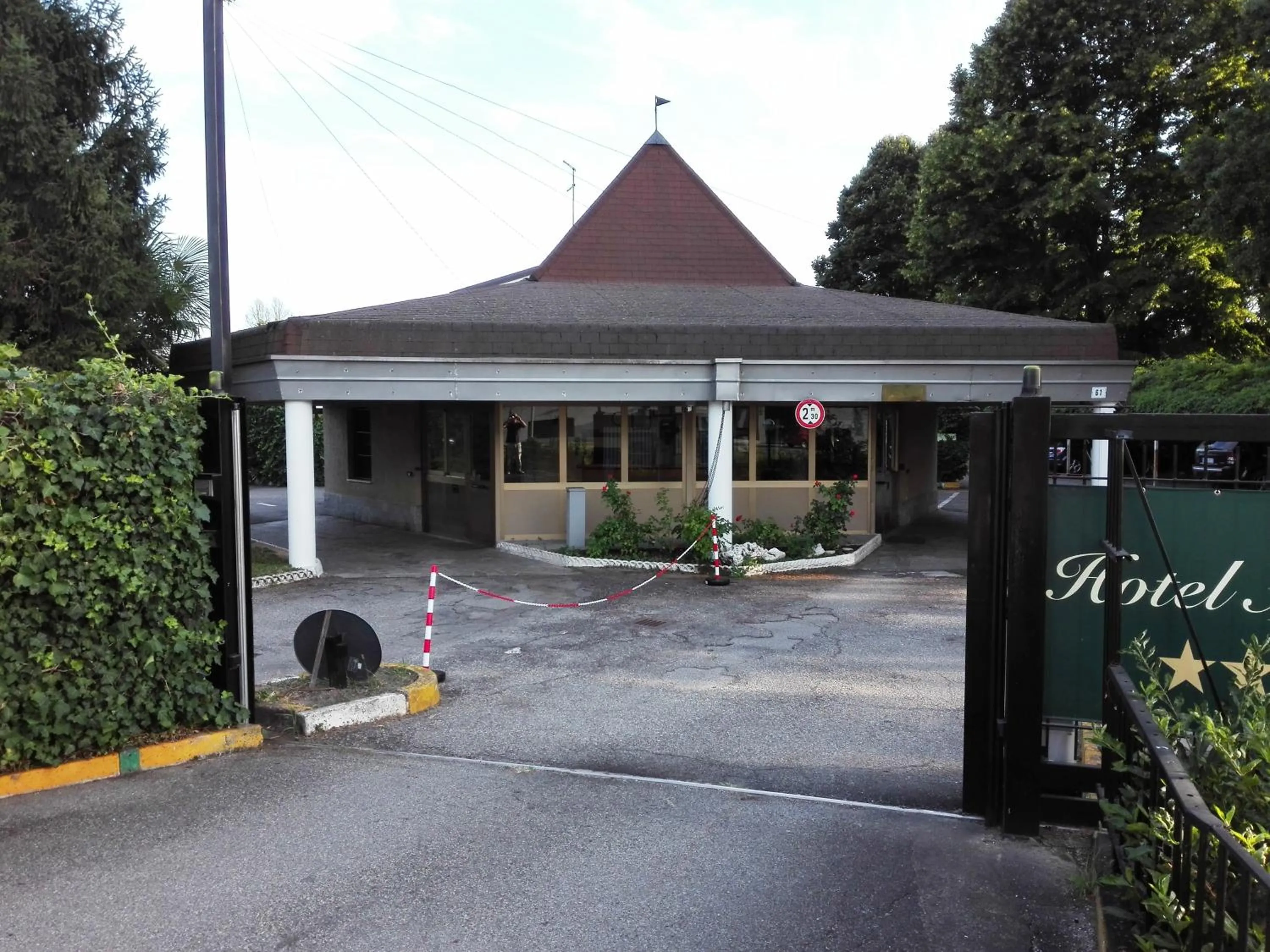 Facade/entrance in Hotel Motel Est