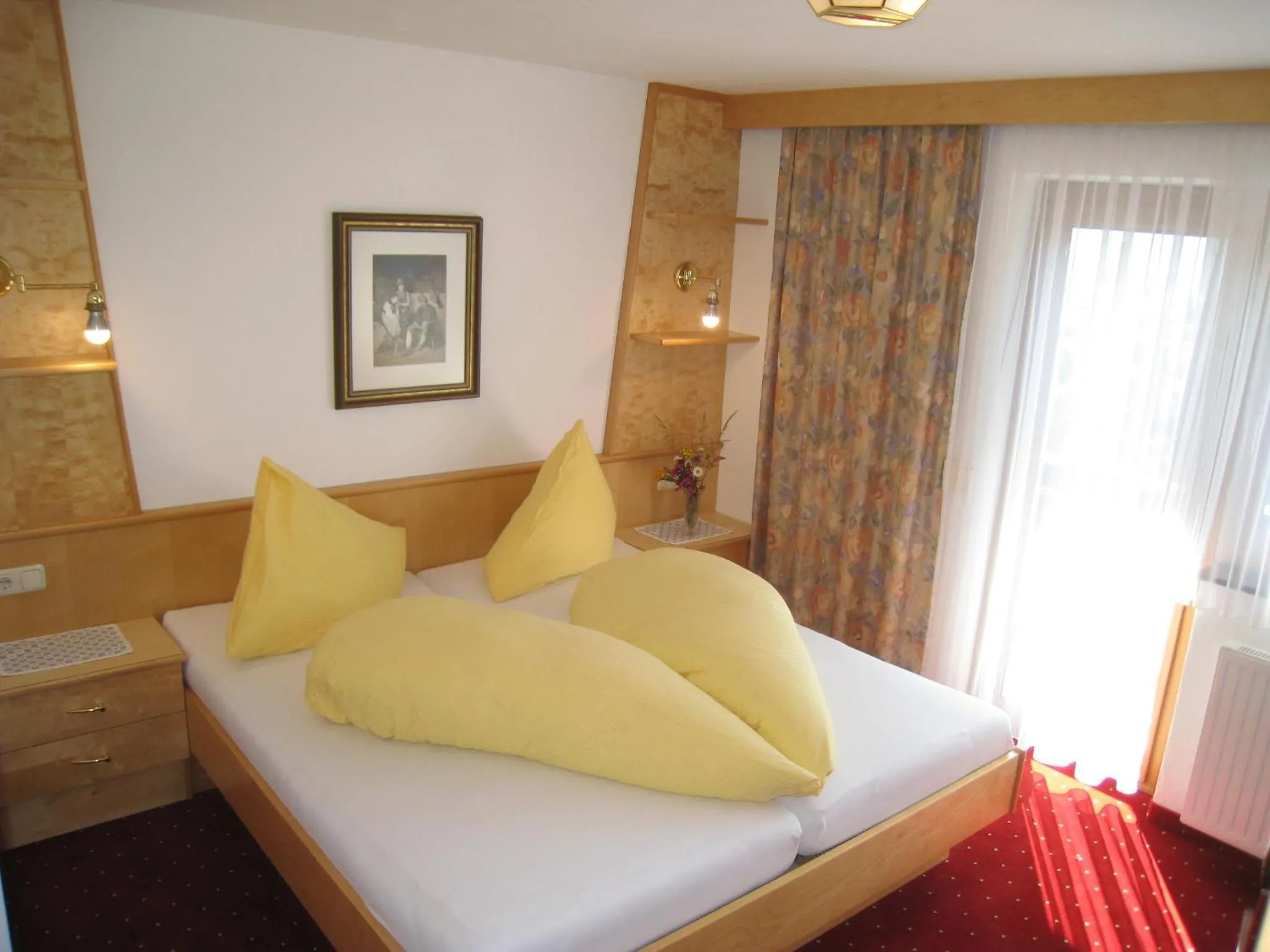 Shower, Bed in Lärchenhof Serfaus