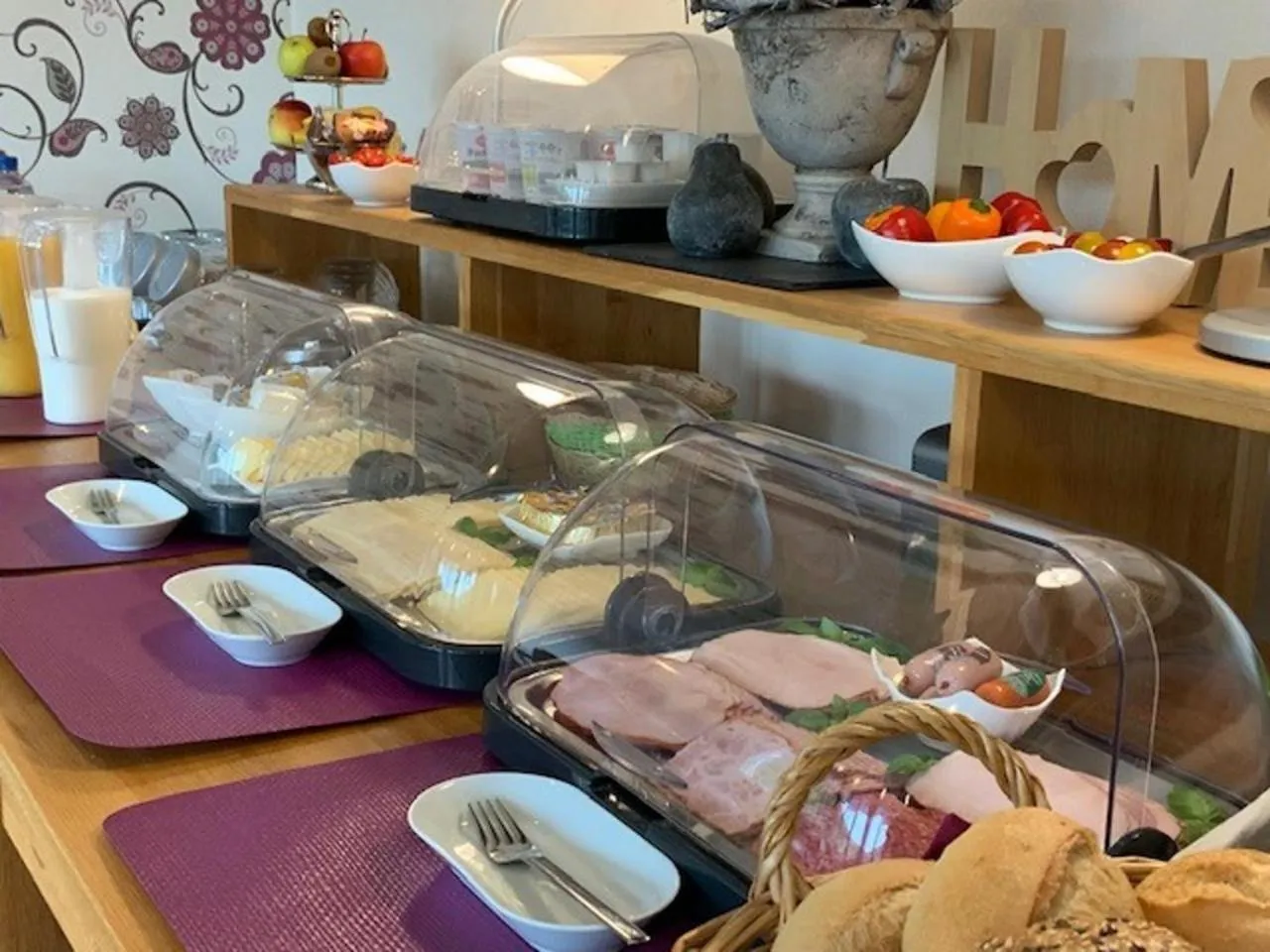 Buffet breakfast in Hotel am Siebenpfennigsknapp