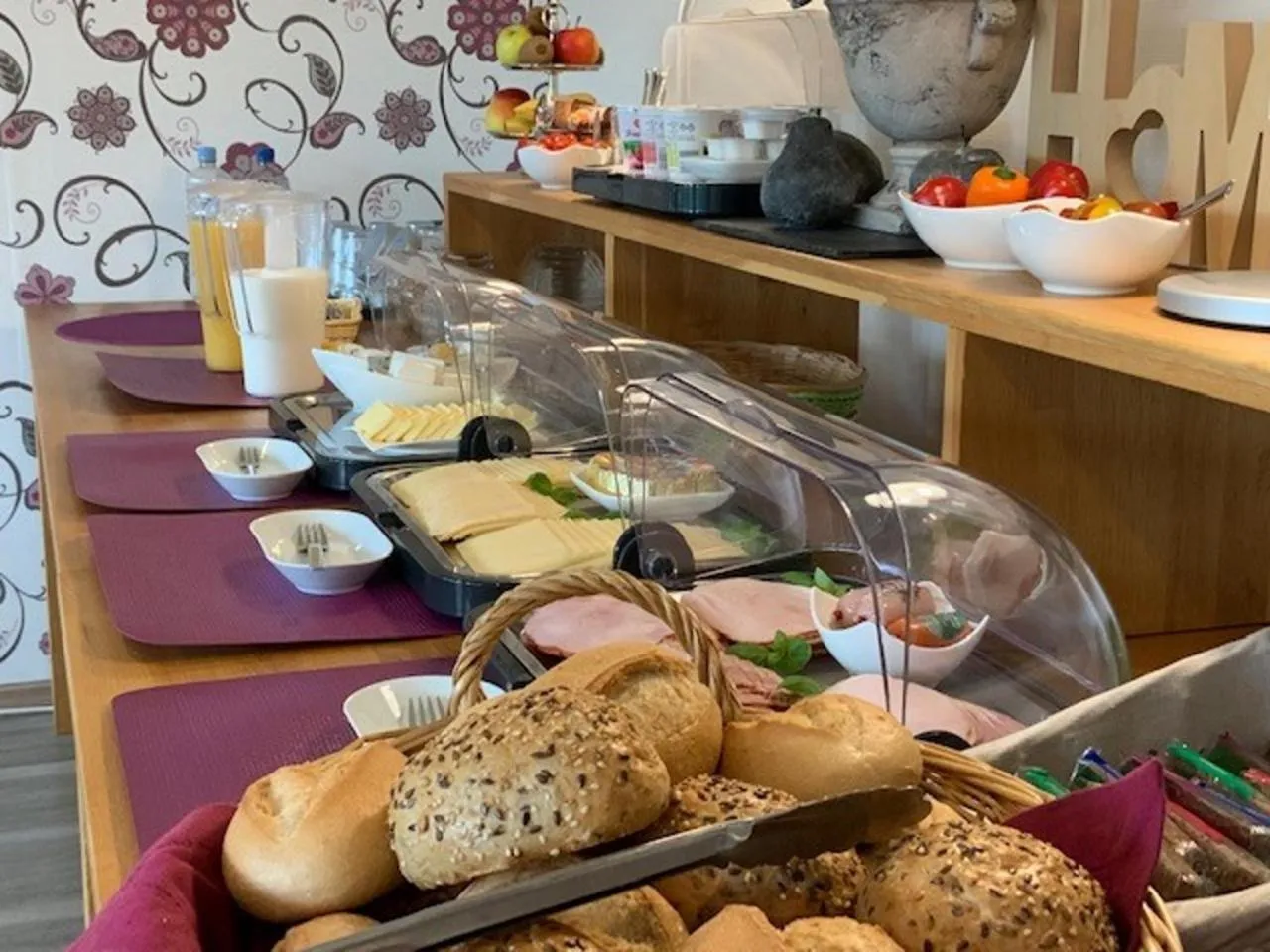 Buffet breakfast in Hotel am Siebenpfennigsknapp