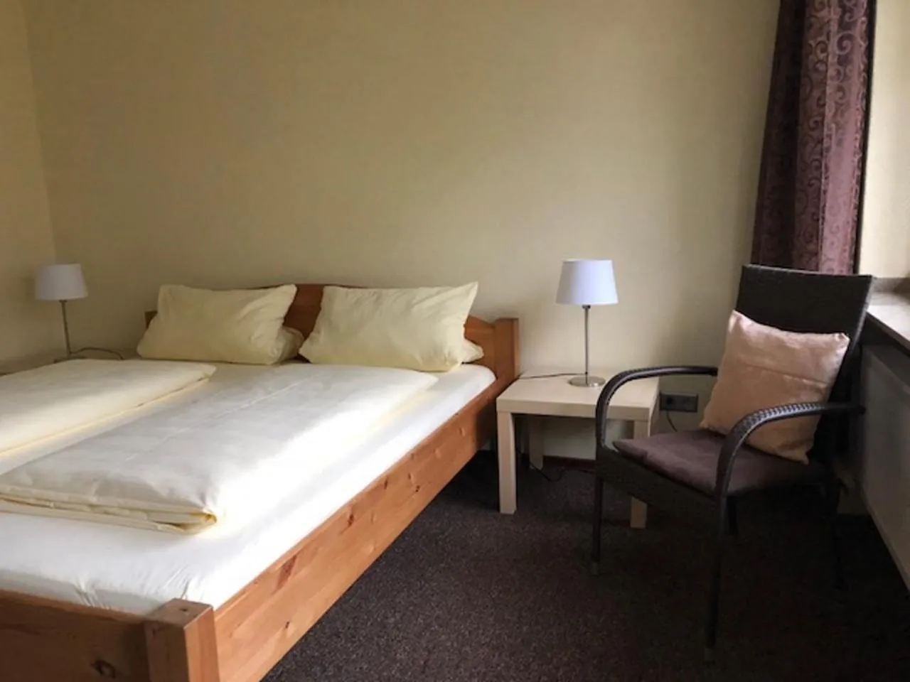 Photo of the whole room, Bed in Hotel am Siebenpfennigsknapp
