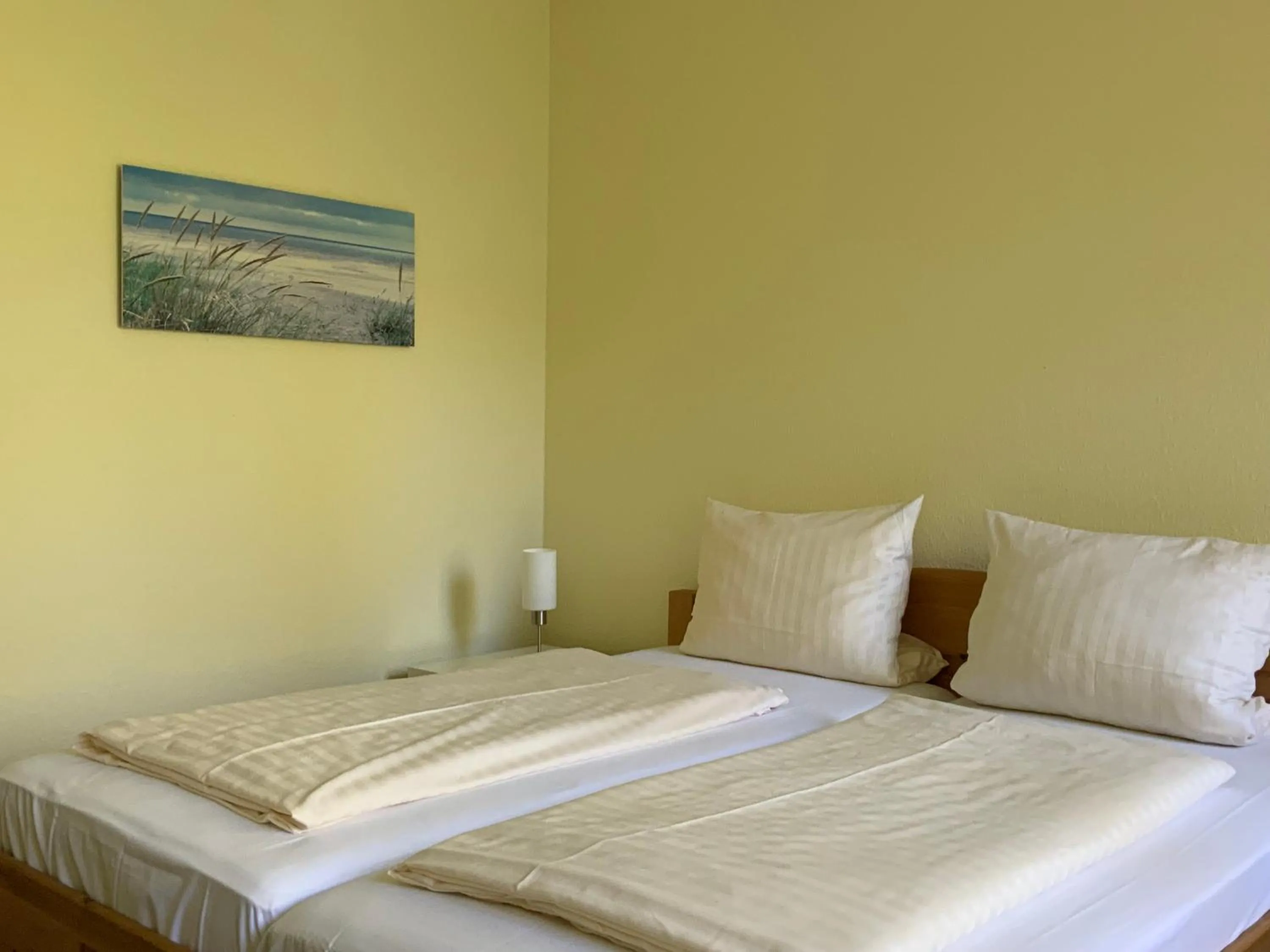 Photo of the whole room, Bed in Hotel am Siebenpfennigsknapp