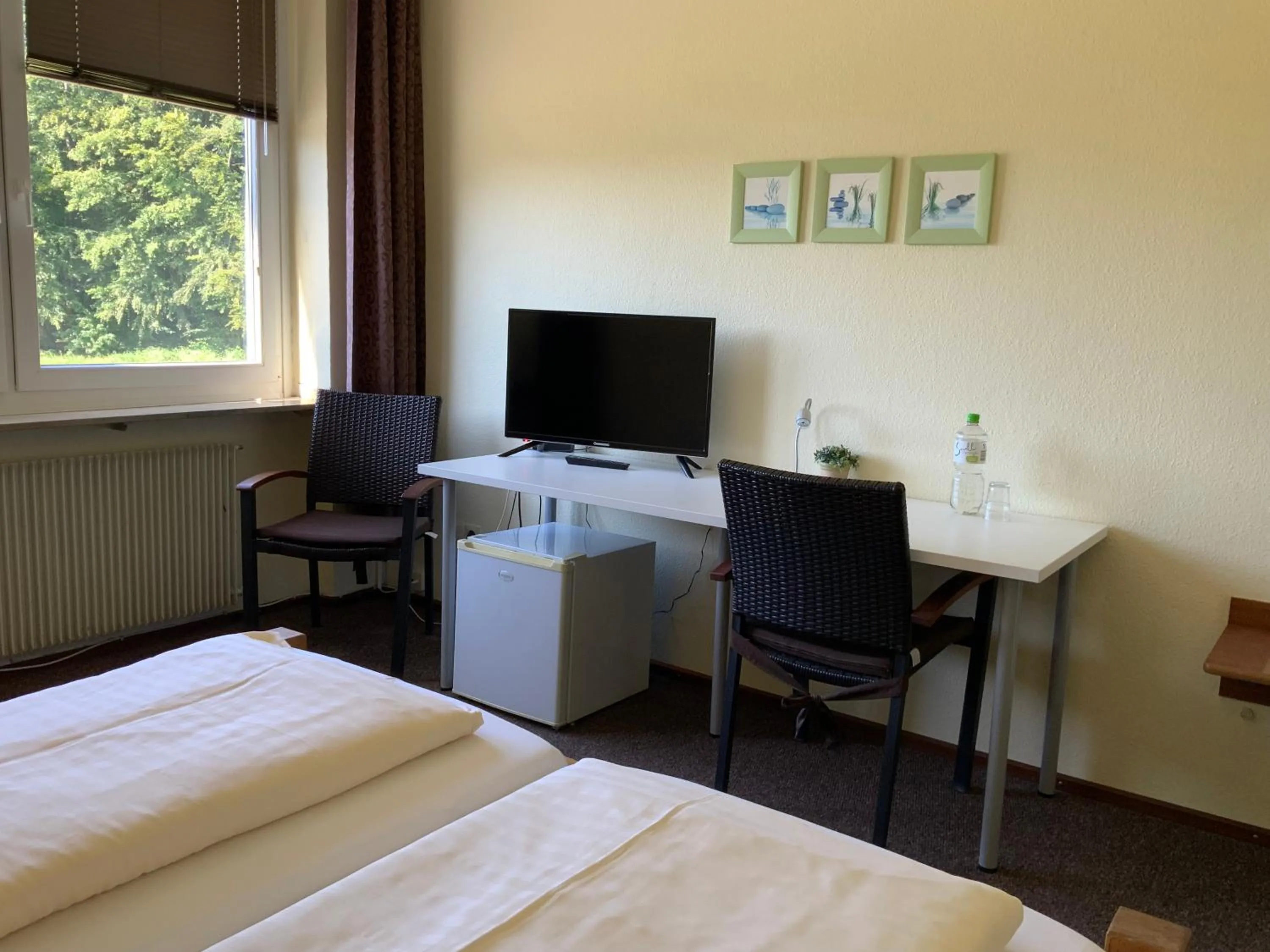 Photo of the whole room, Bed in Hotel am Siebenpfennigsknapp
