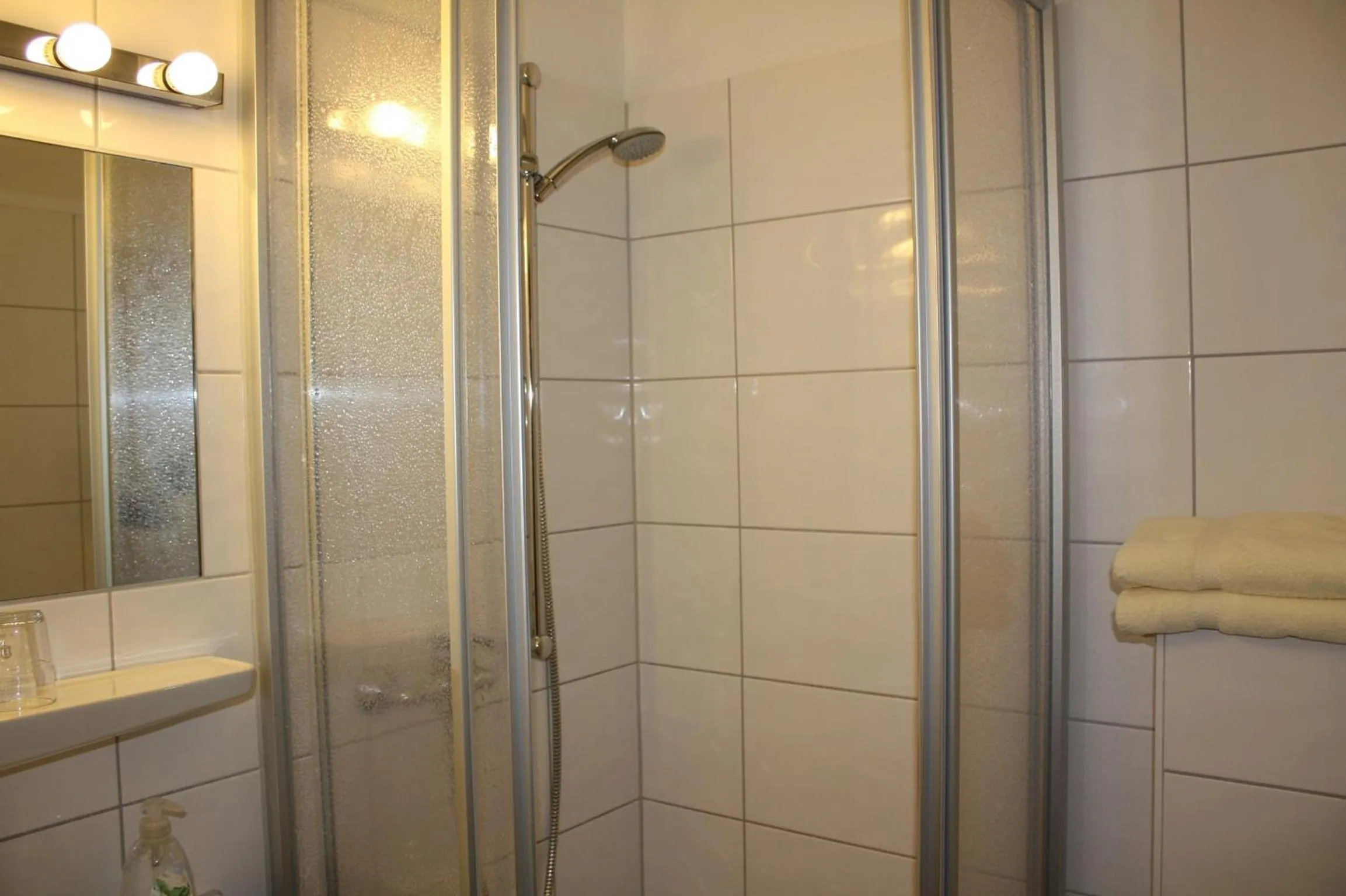 Bathroom in Hotel am Siebenpfennigsknapp