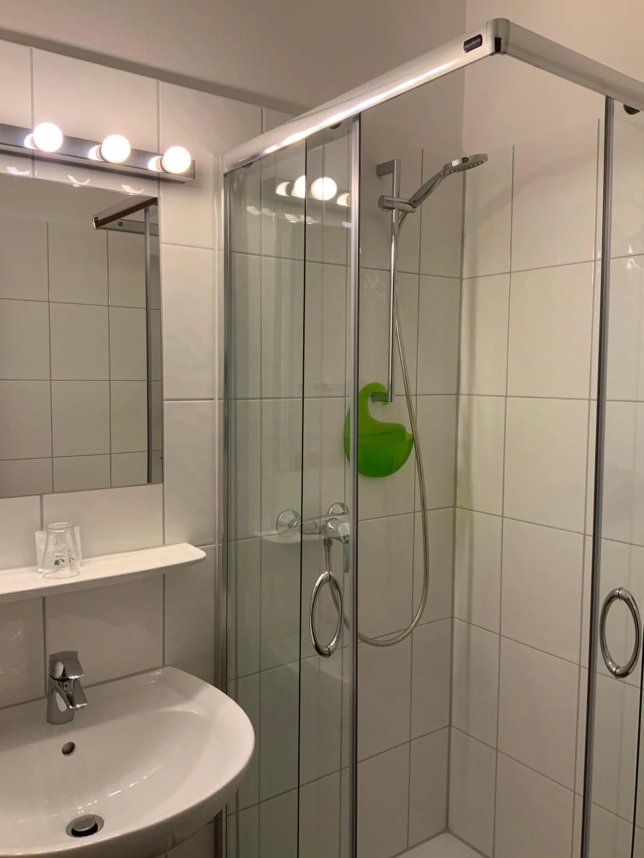 Shower in Hotel am Siebenpfennigsknapp