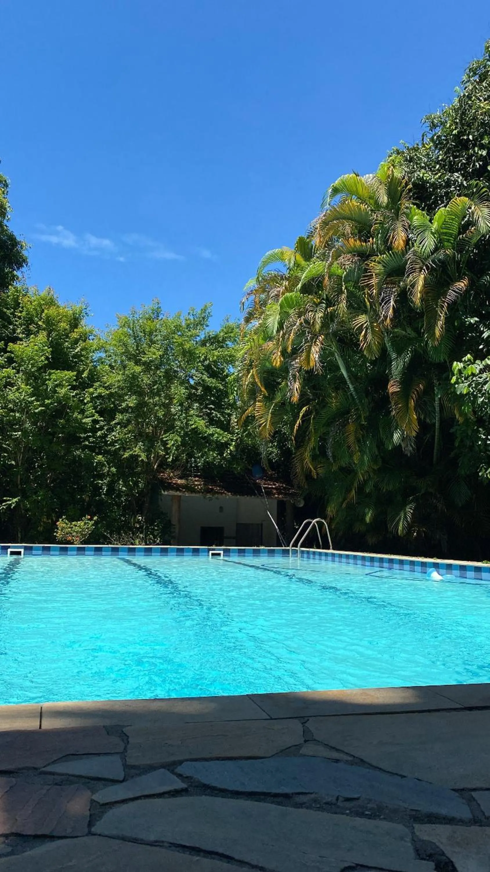 Swimming pool in Pousada Ypê Amarelo