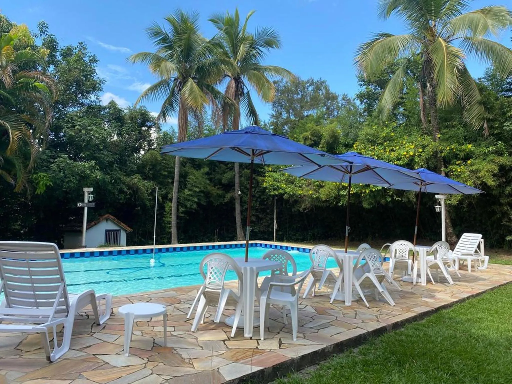 Swimming pool in Pousada Ypê Amarelo
