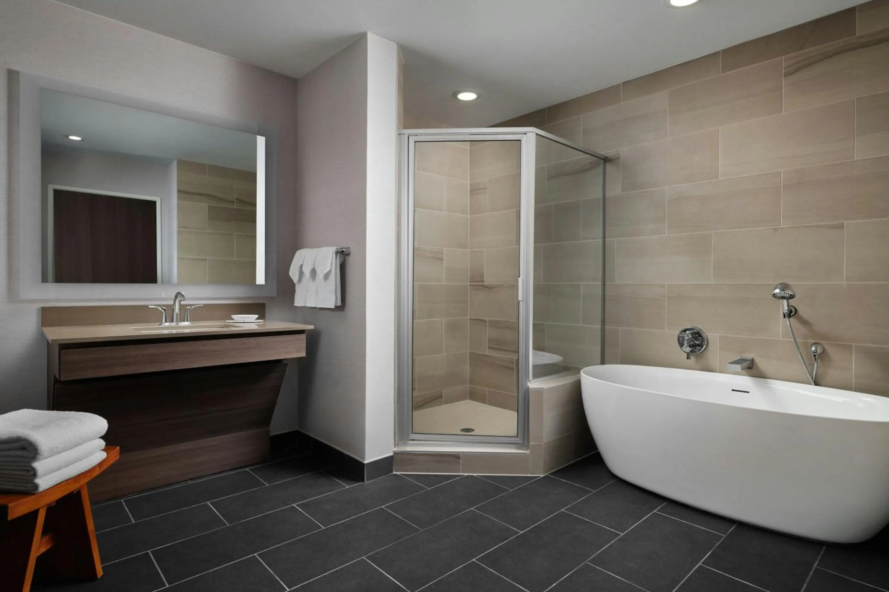 Bathroom in Courtyard by Marriott Dallas DFW Airport North/Grapevine