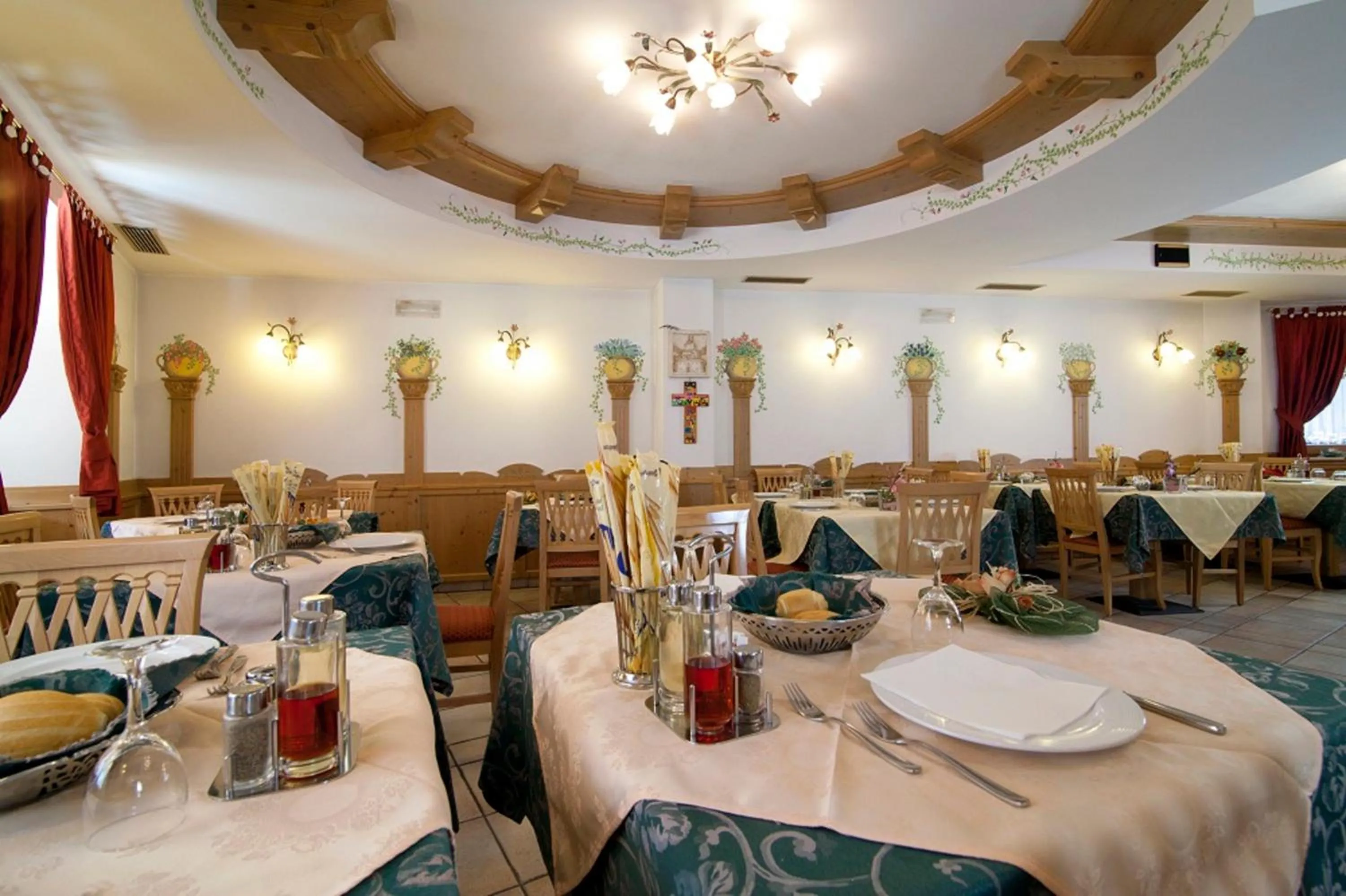 Restaurant/places to eat in Hotel Sport