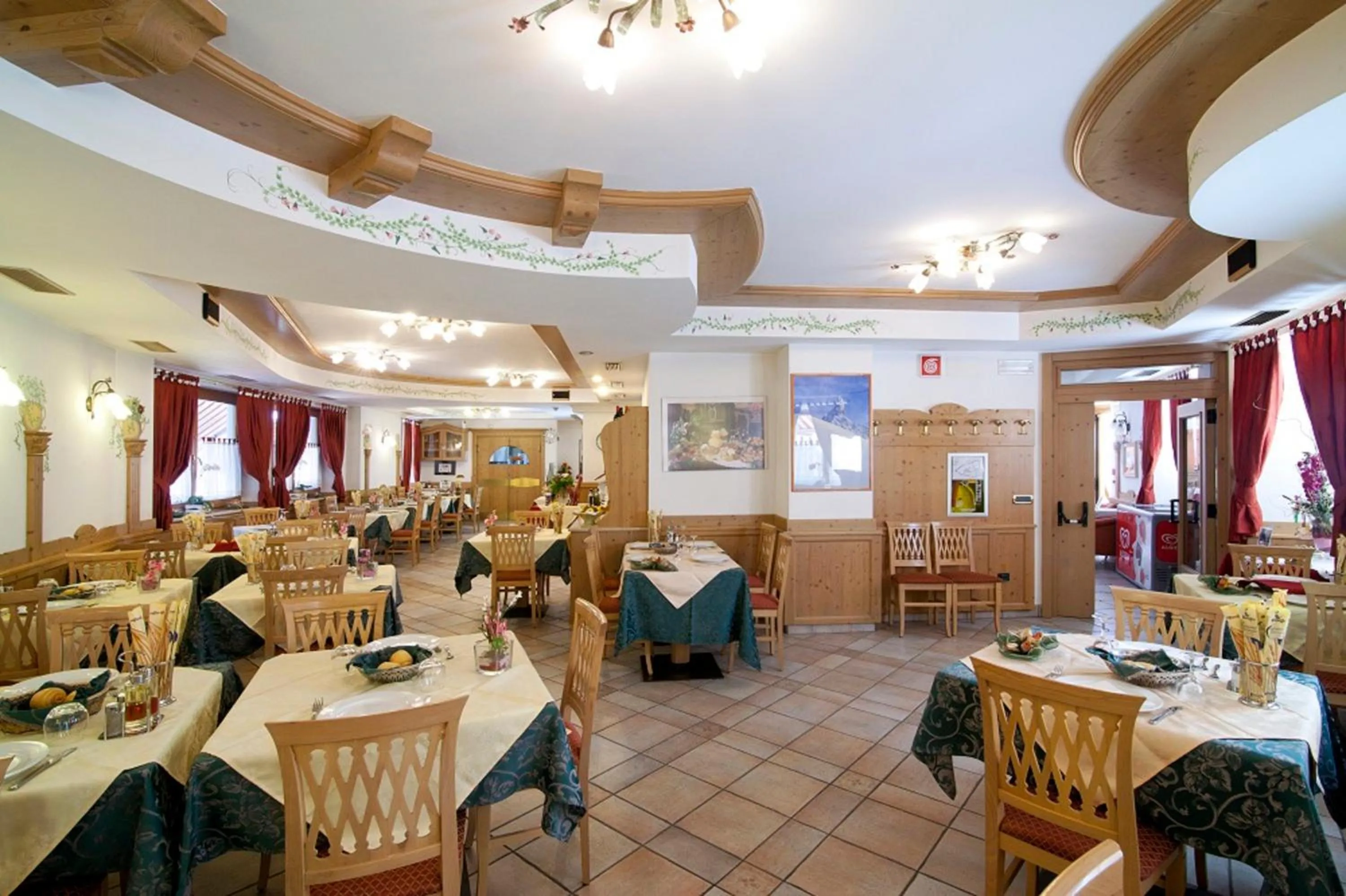 Restaurant/places to eat in Hotel Sport