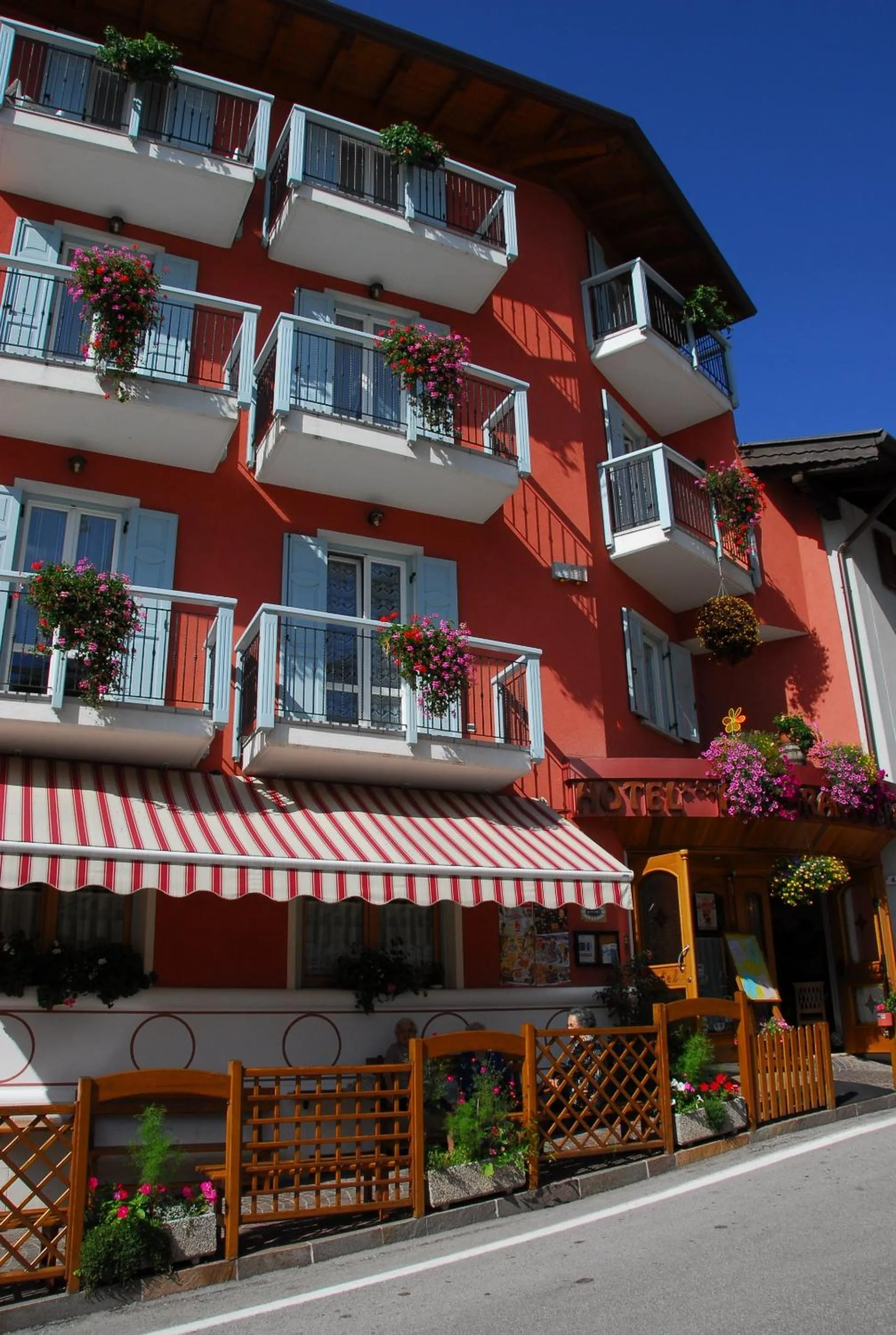 Restaurant/places to eat in Hotel Sport