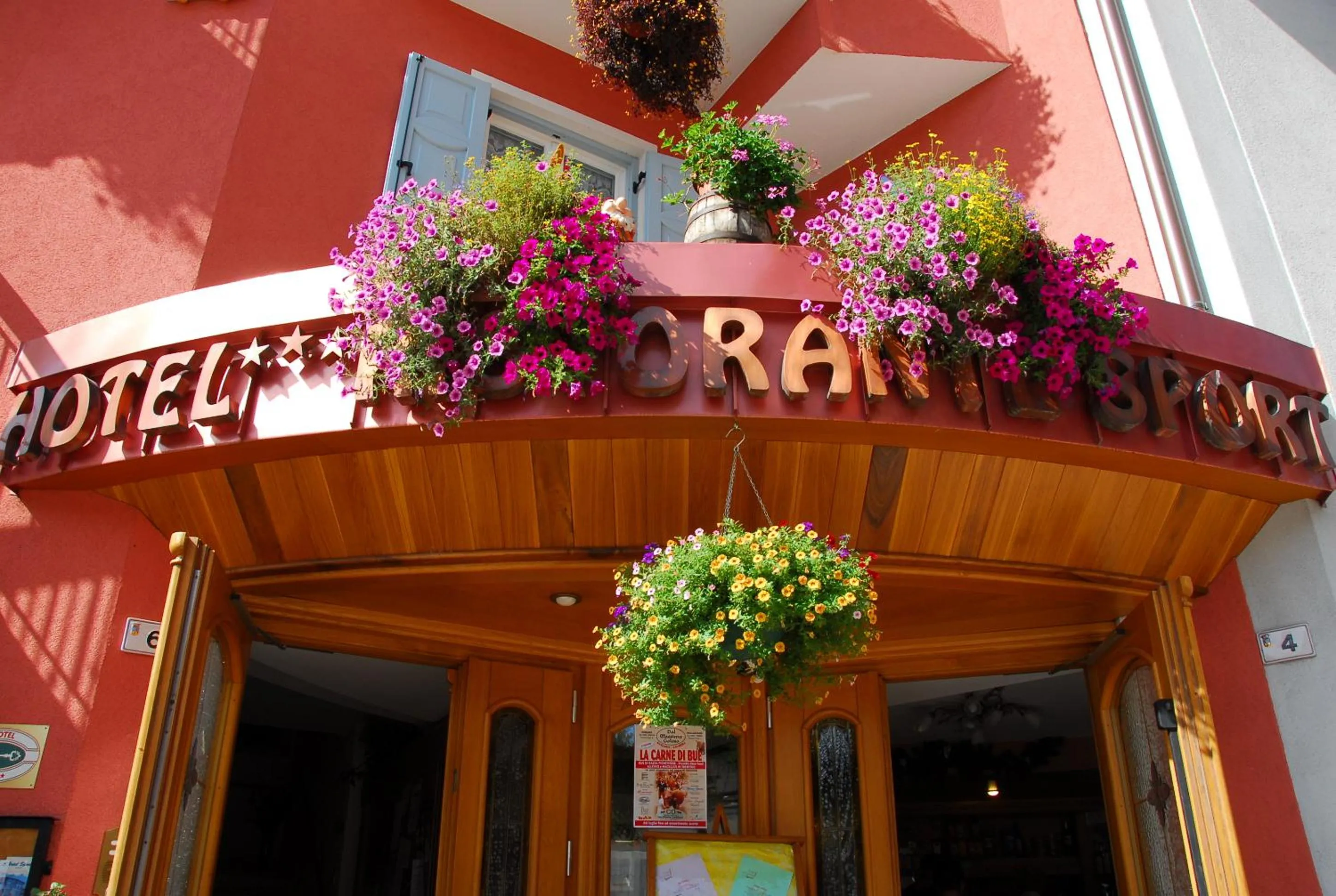 Restaurant/places to eat in Hotel Sport