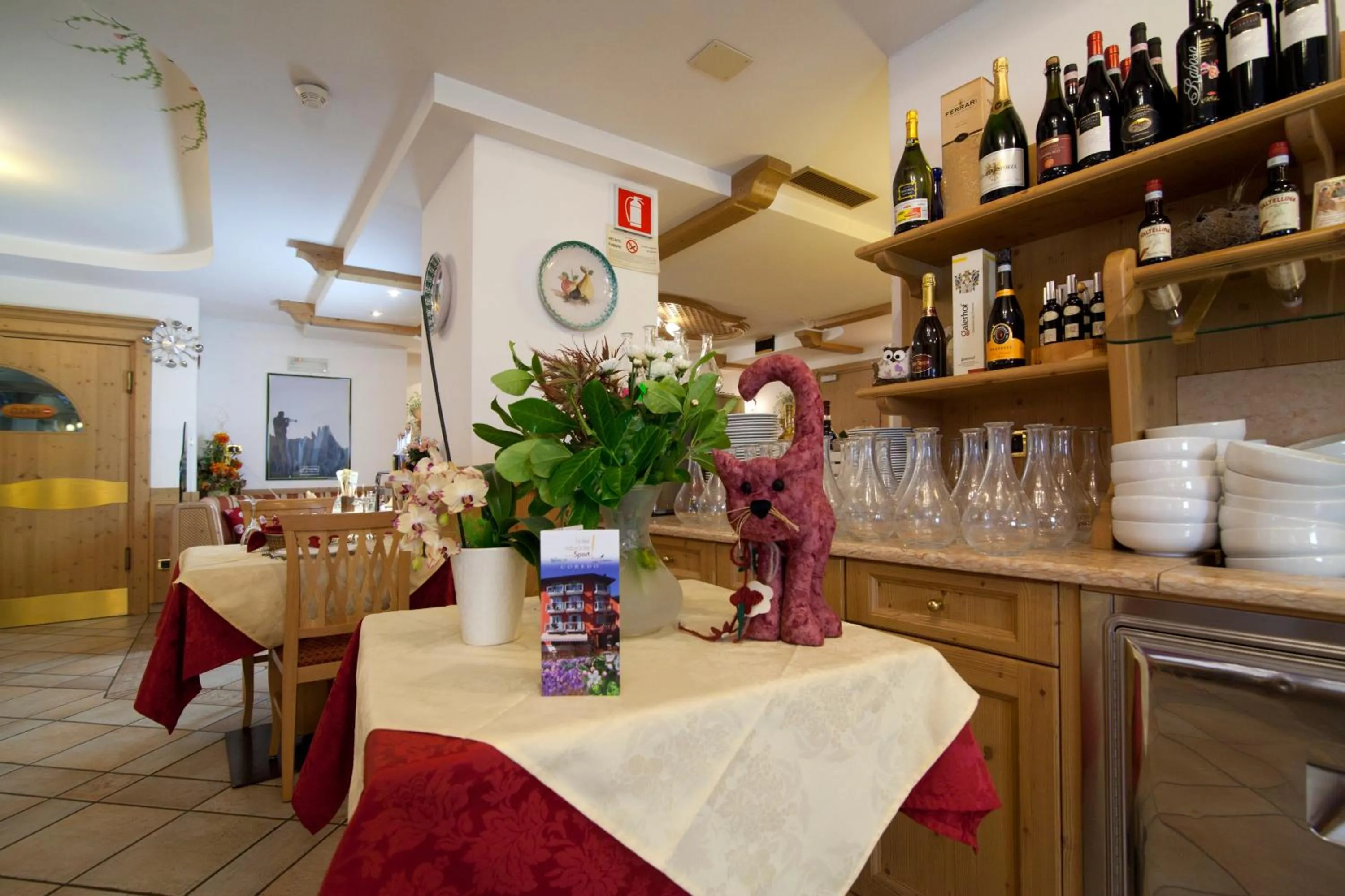 Restaurant/places to eat in Hotel Sport