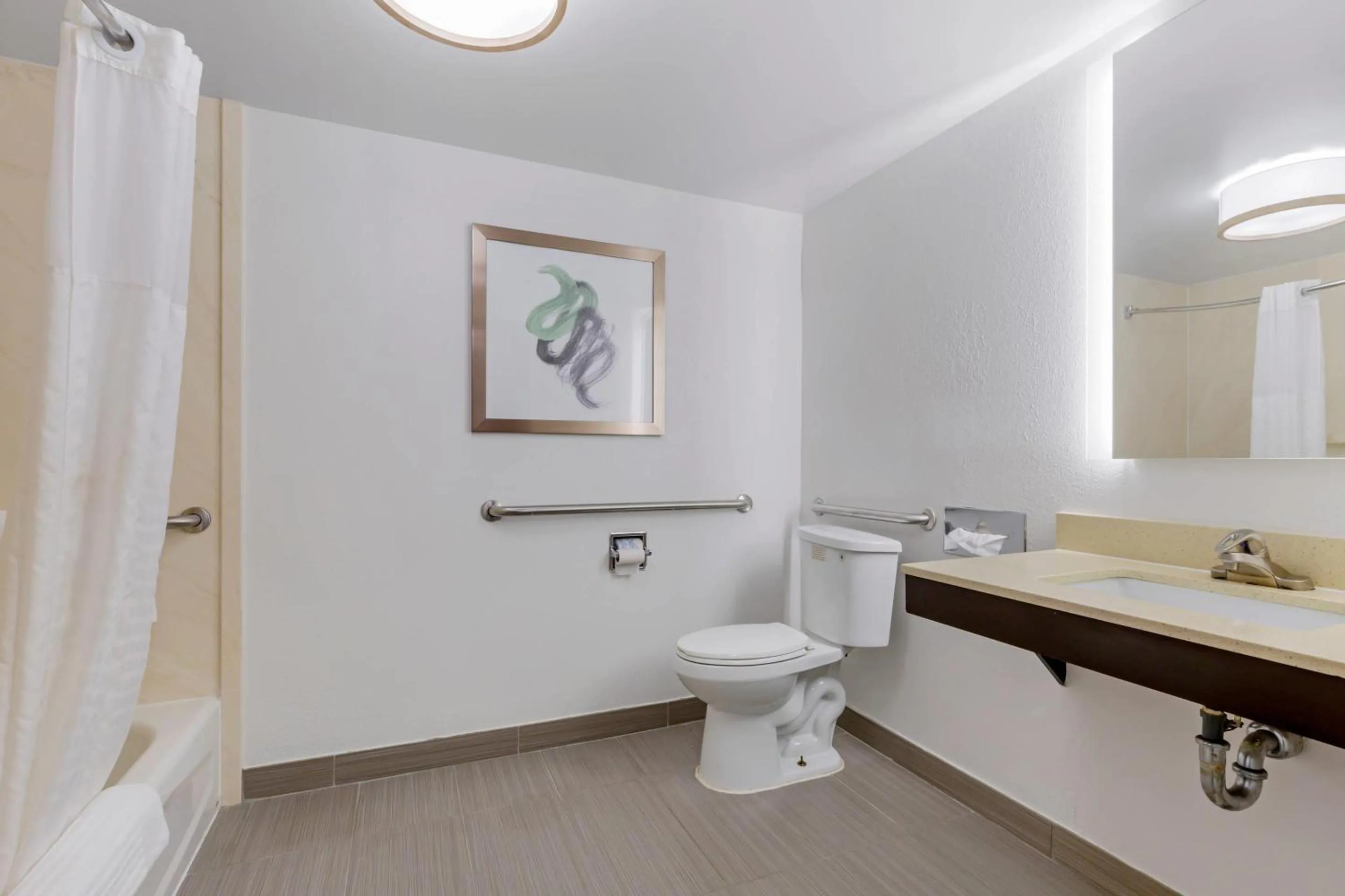 Bedroom in Comfort Inn Laurel - Fort Meade