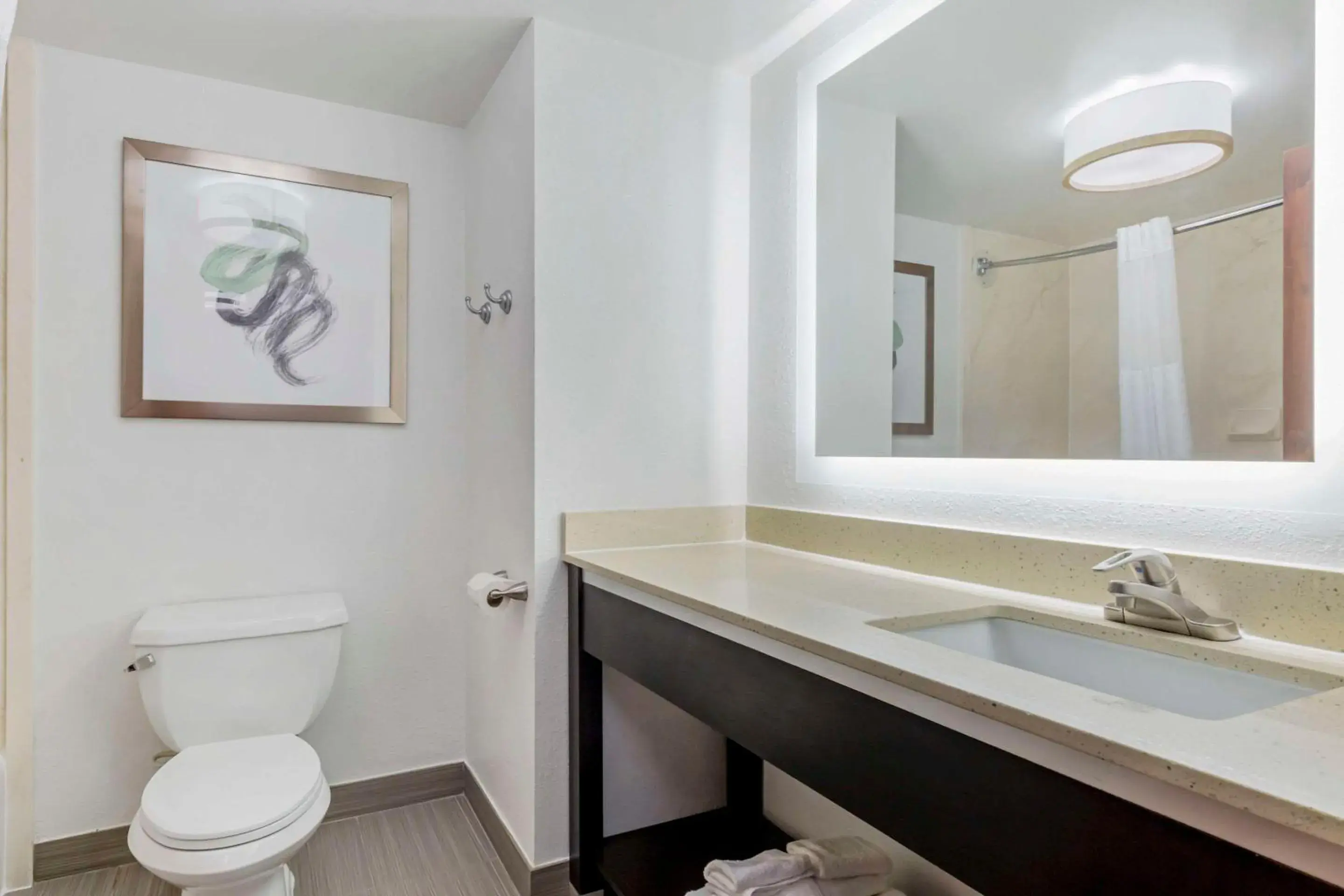 Bedroom in Comfort Inn Laurel - Fort Meade Bedroom in Comfort Inn Laurel - Fort Meade