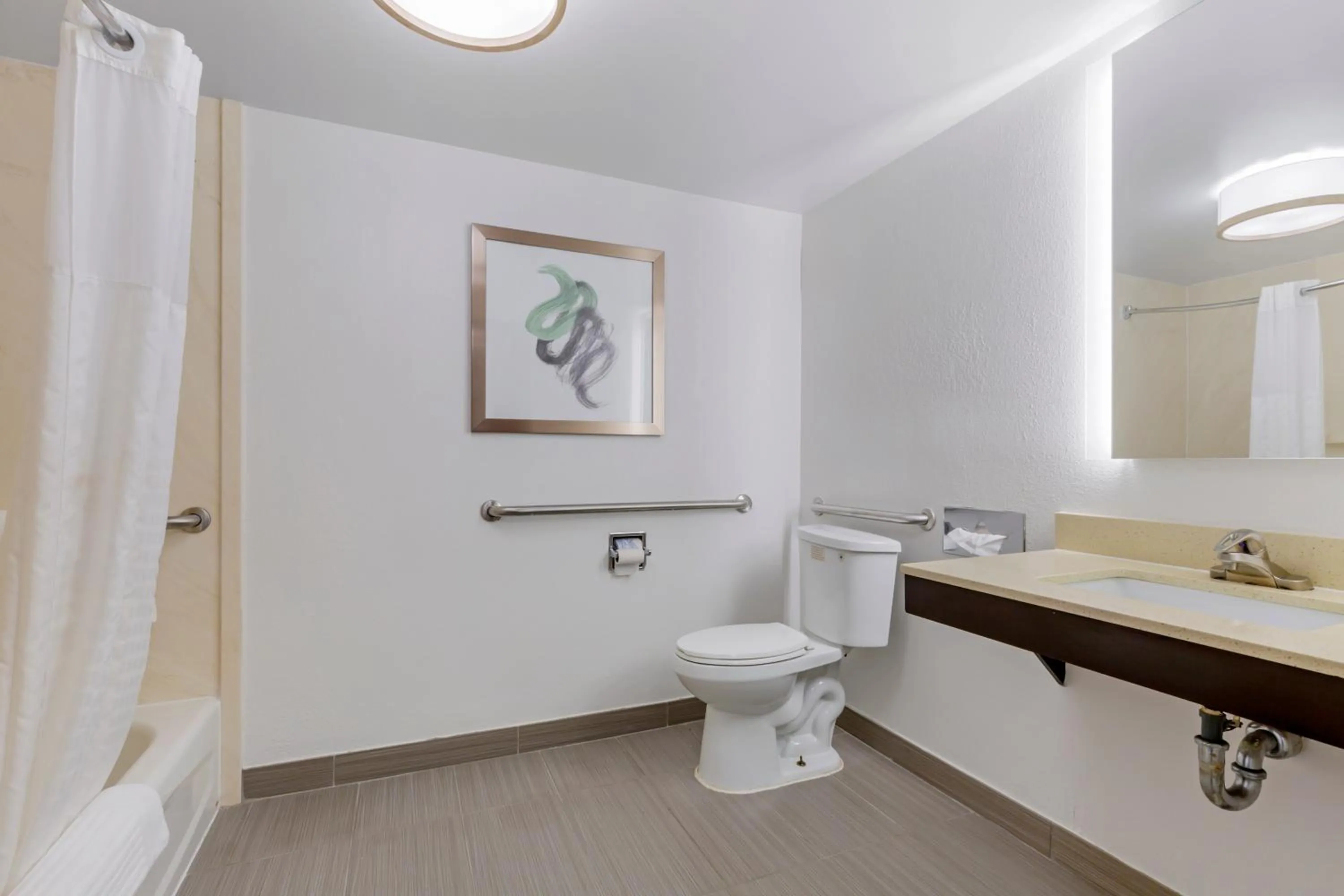 Bath in Comfort Inn Laurel - Fort Meade