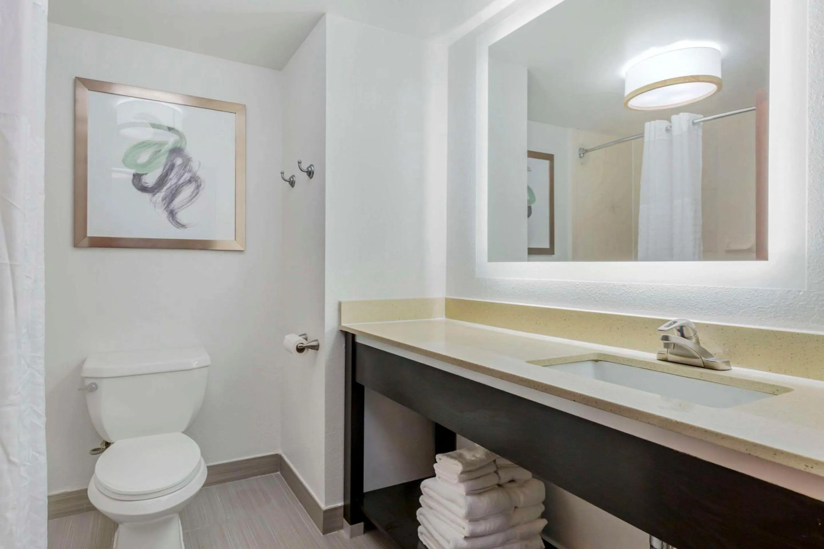 Bedroom in Comfort Inn Laurel - Fort Meade