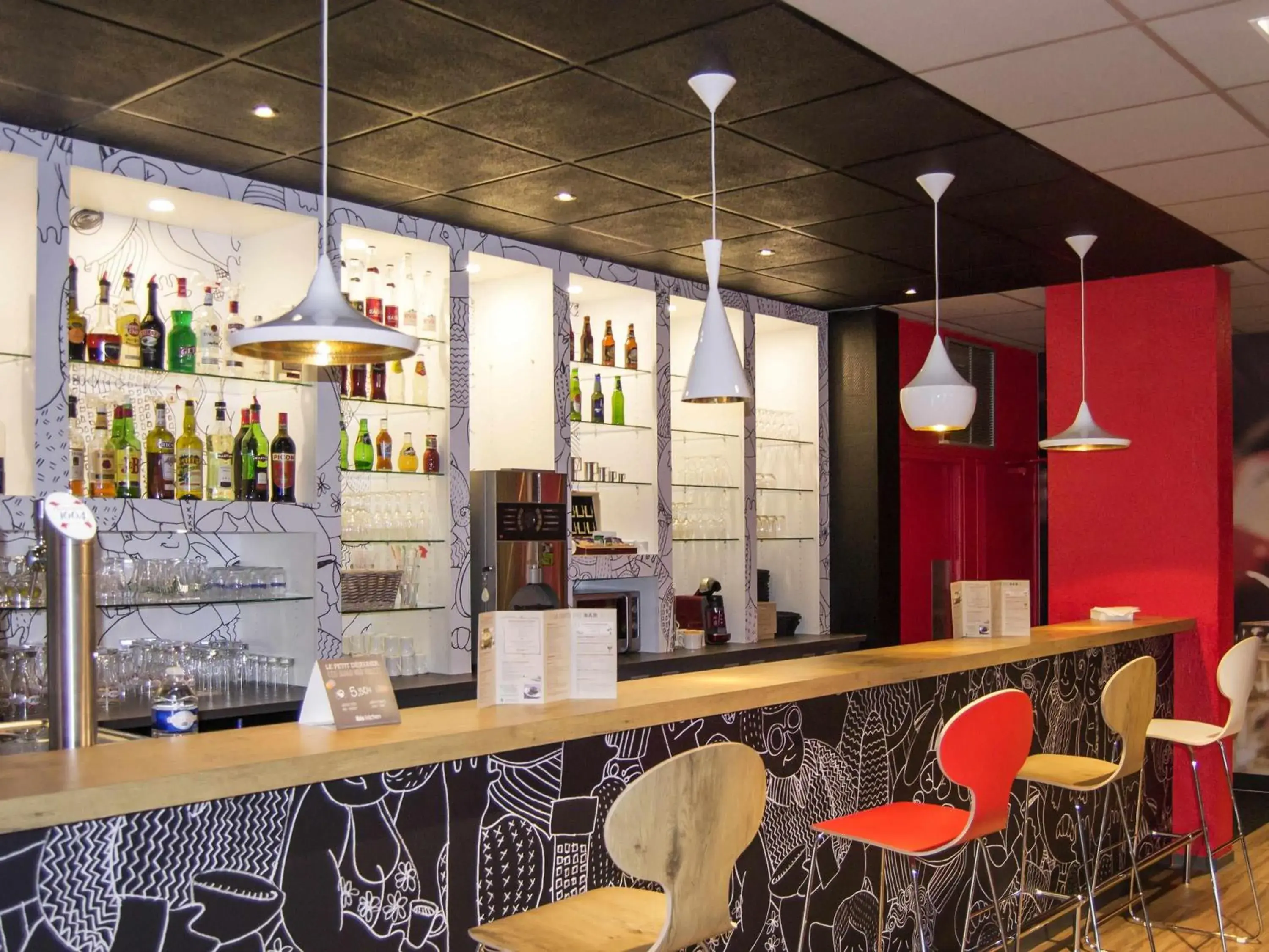 Lounge or bar in ibis Egletons Lounge or bar in ibis Egletons