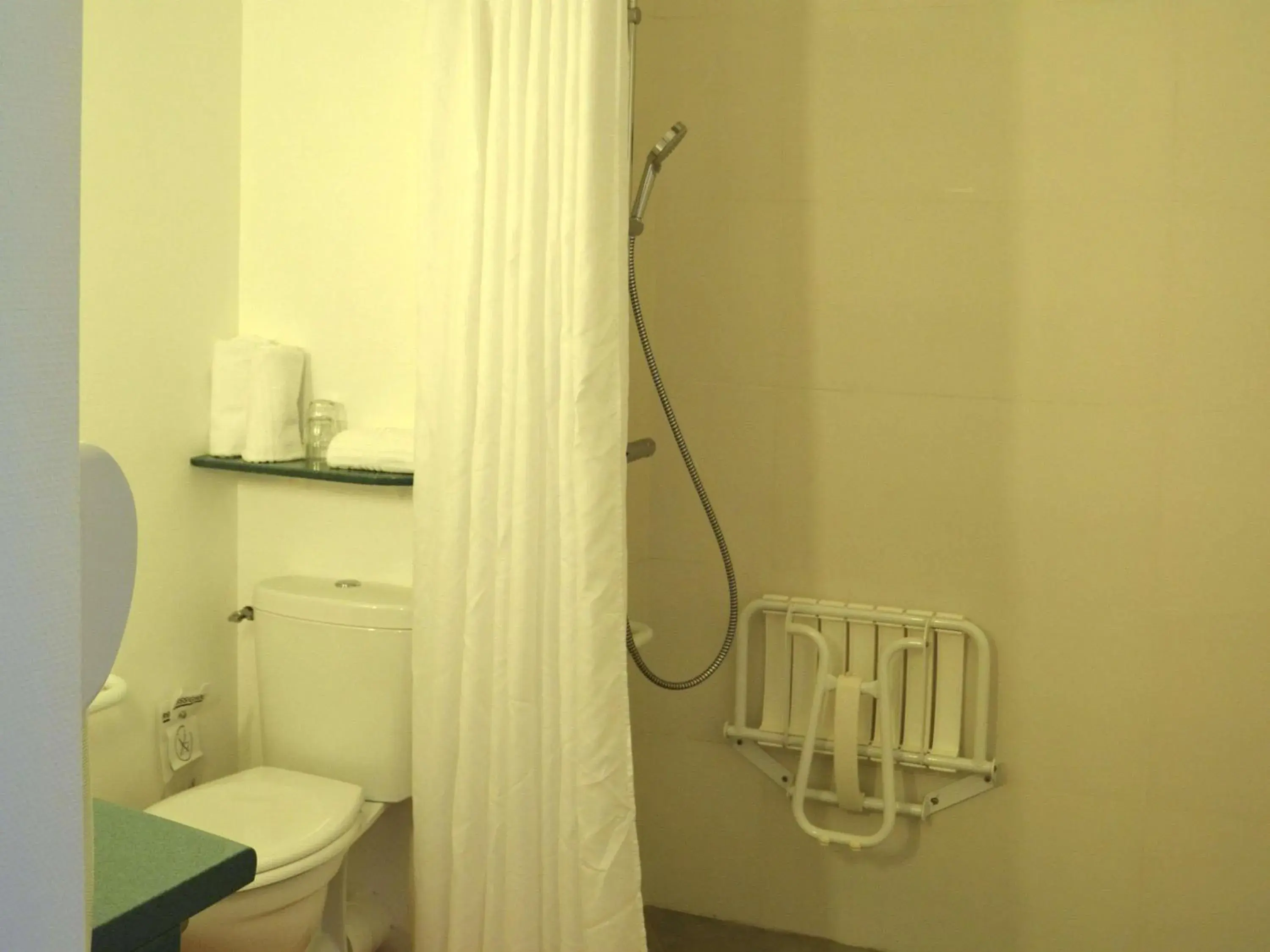 Bedroom in ibis Egletons Bedroom in ibis Egletons