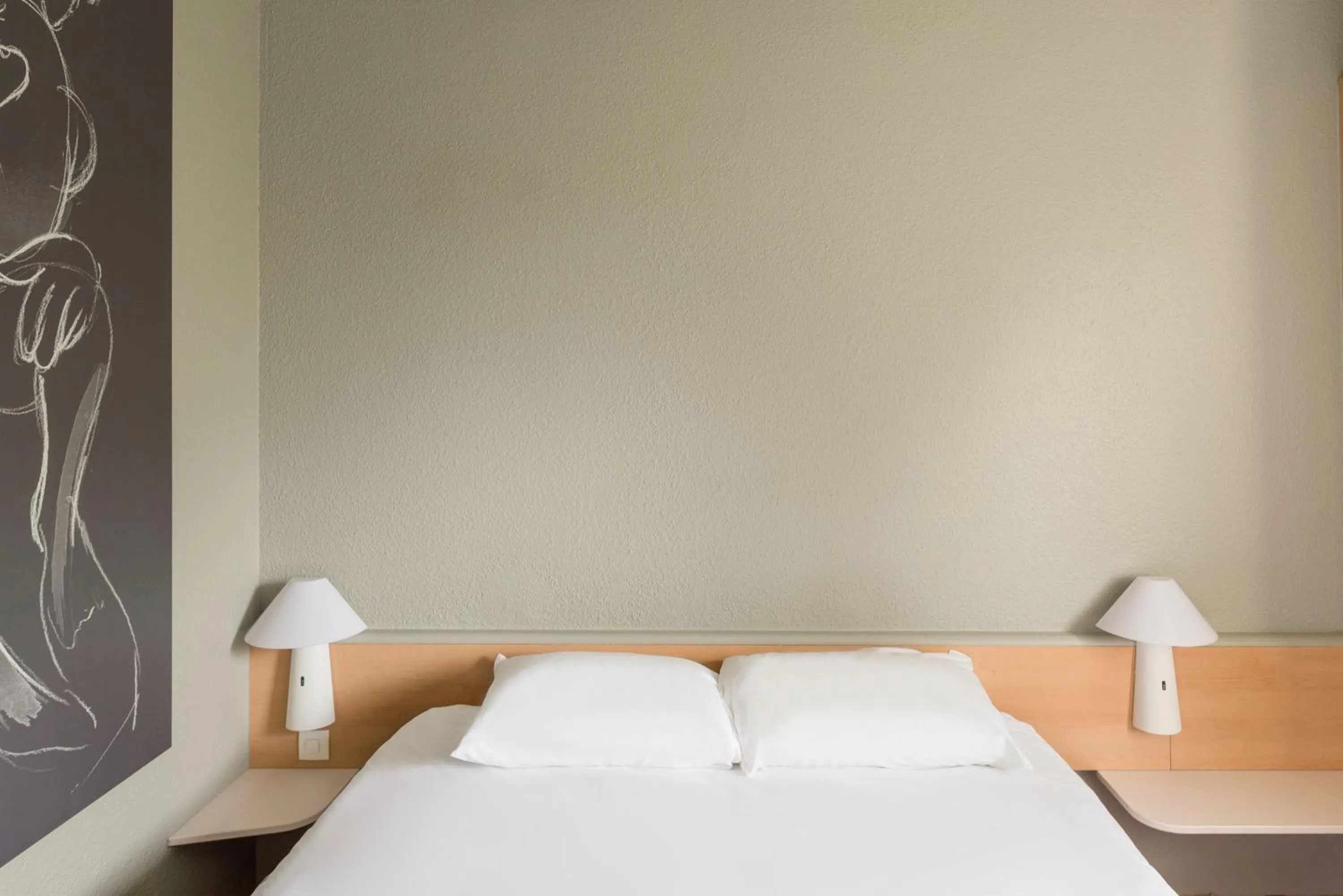 Bed in ibis Egletons