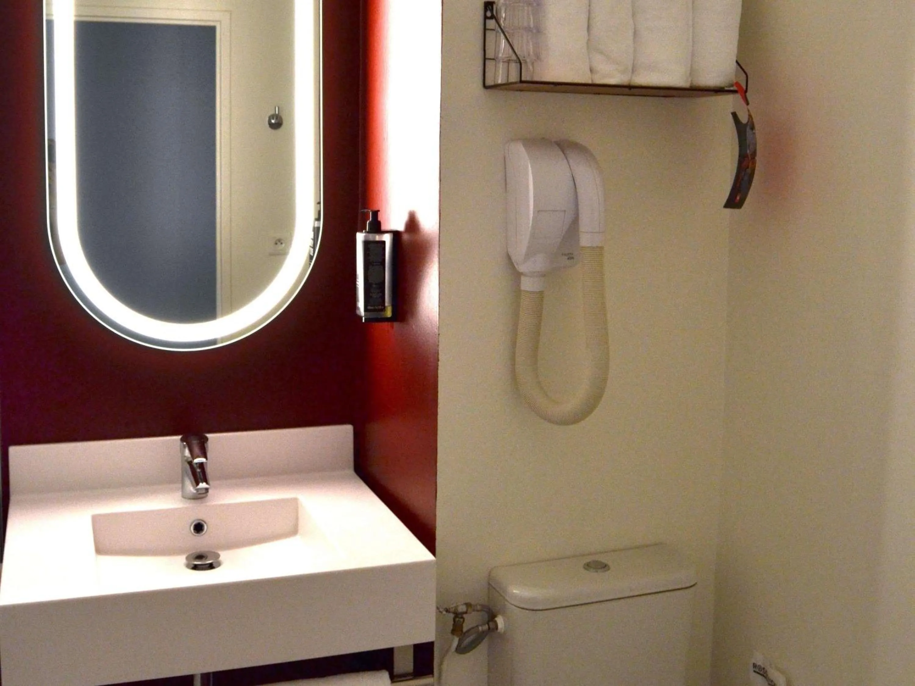 Bedroom in ibis Egletons