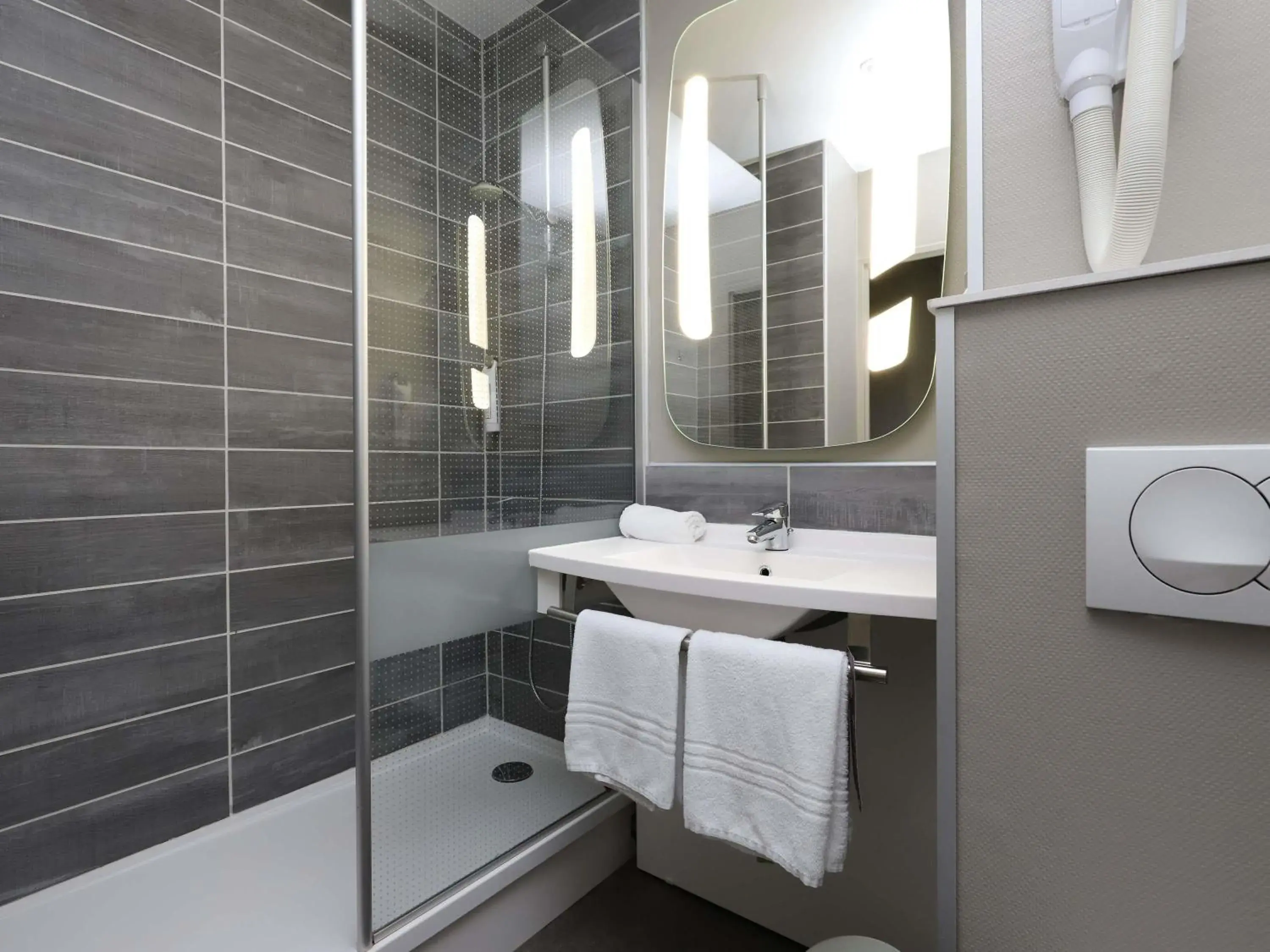 Bedroom in ibis Egletons Bedroom in ibis Egletons