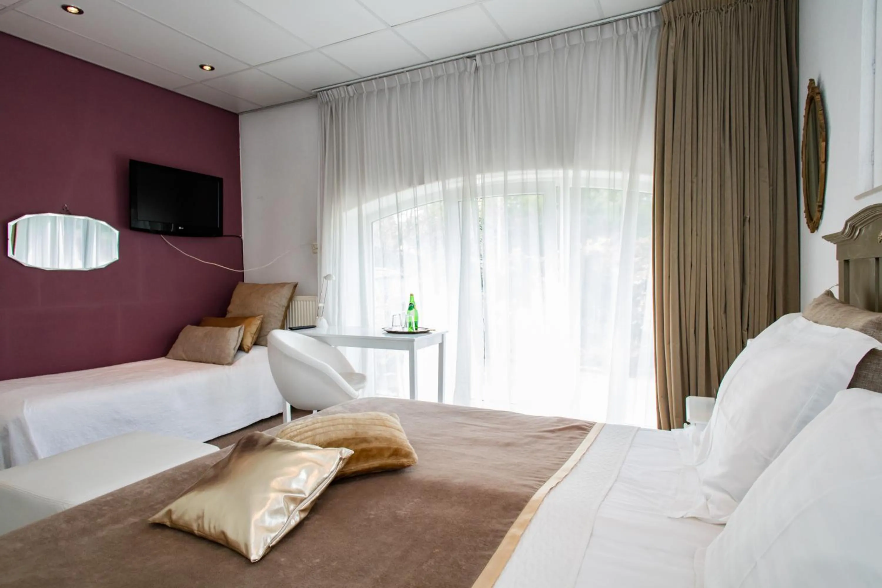 Bed in Hotel Restaurant Taverne