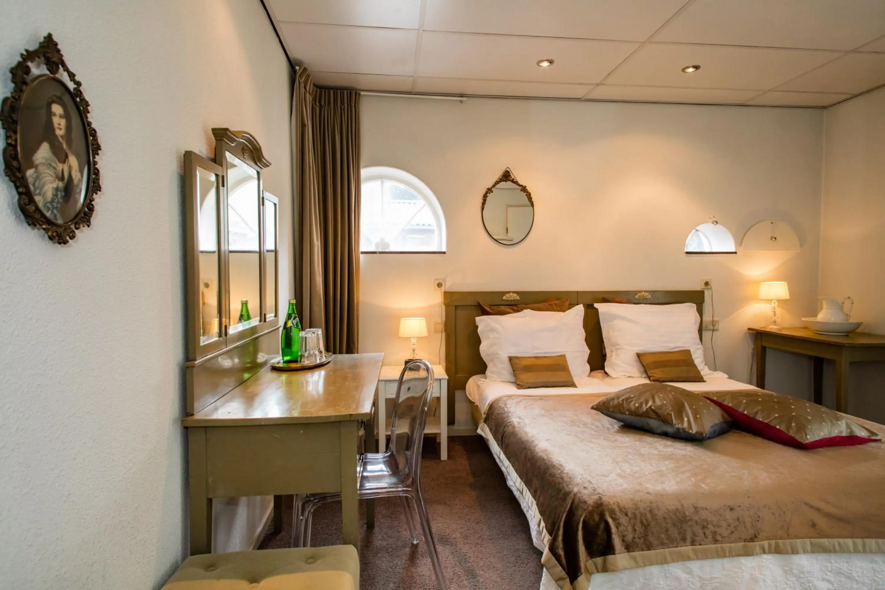 Bed in Hotel Restaurant Taverne