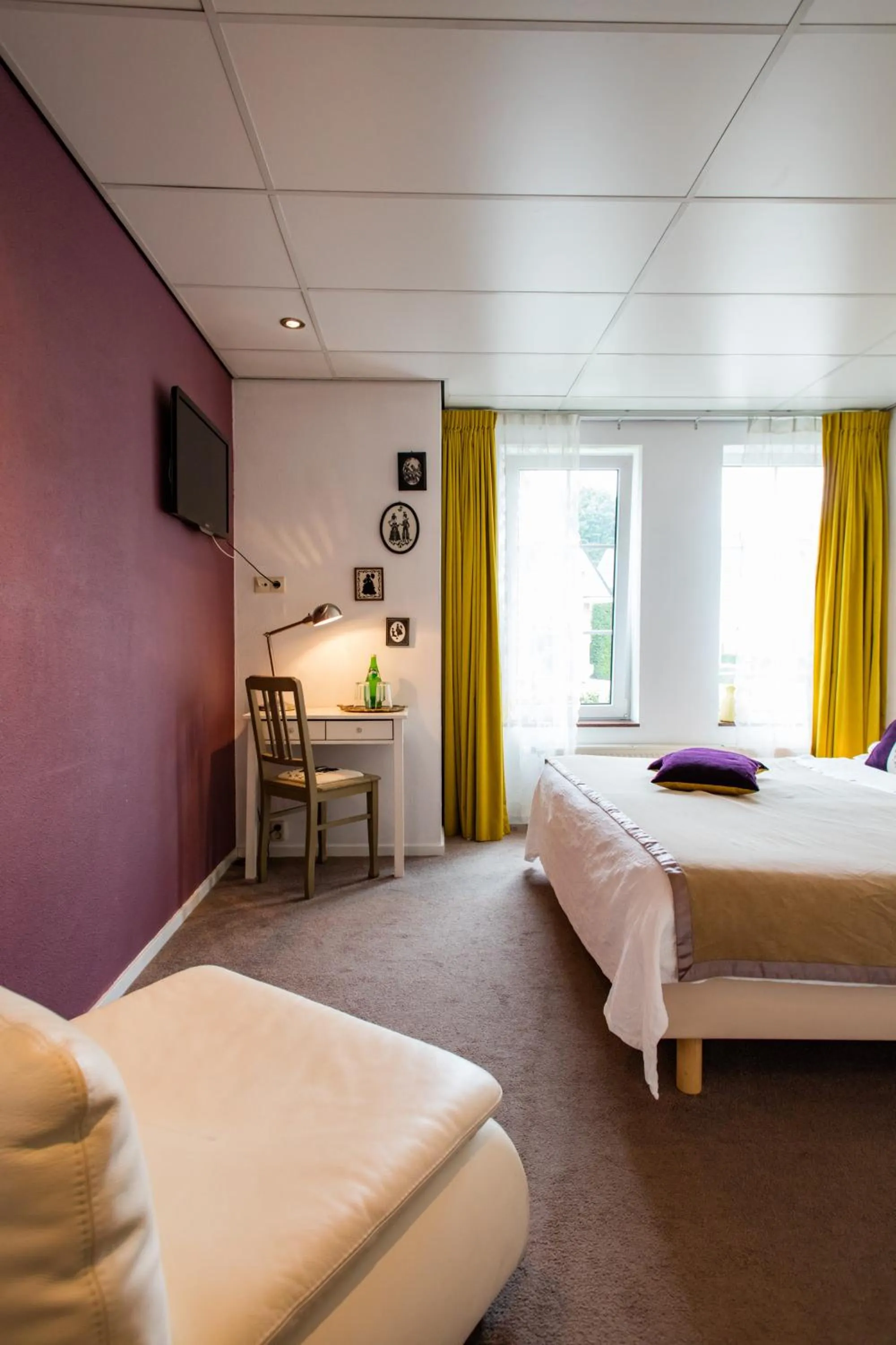 Bed in Hotel Restaurant Taverne