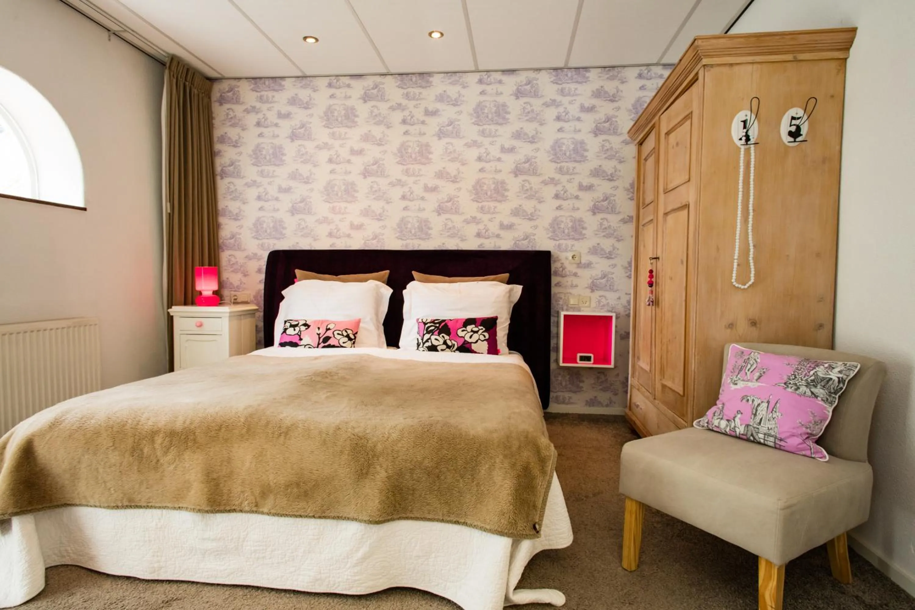 Bed in Hotel Restaurant Taverne