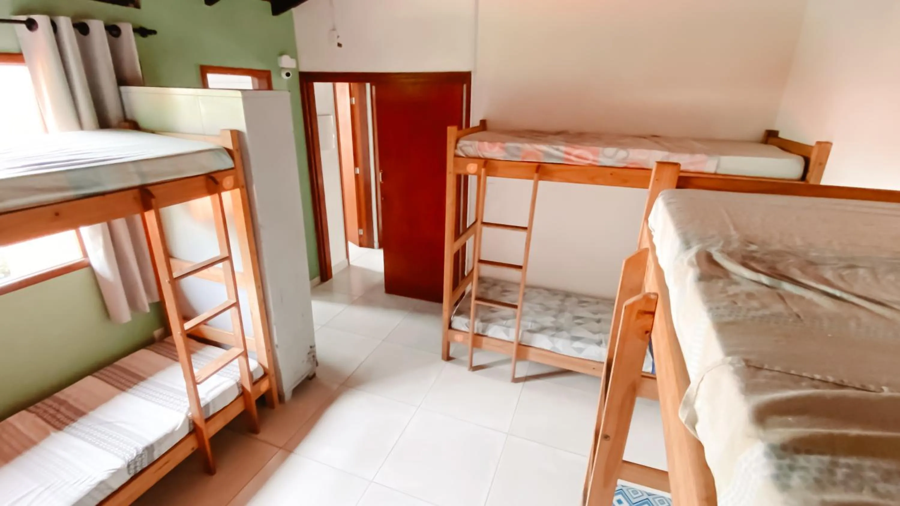 Bed in 6-Bed Mixed Dormitory Room in Sagui Hostel