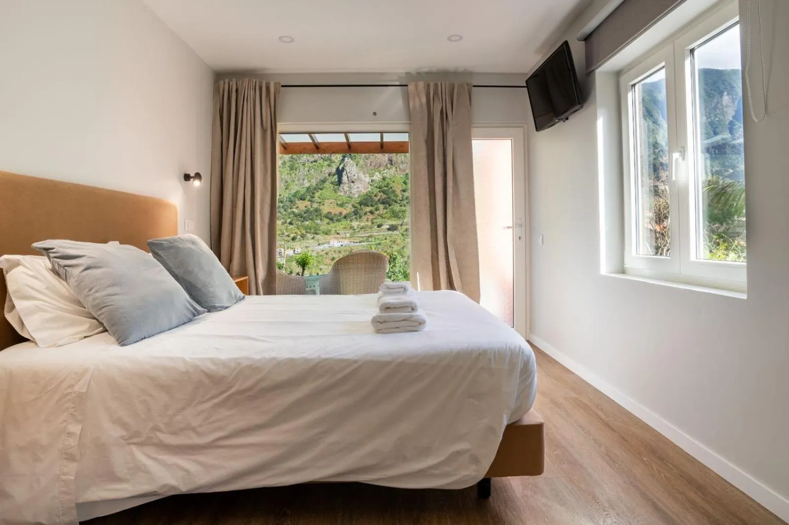 Bed in Madeira Surf Lodge