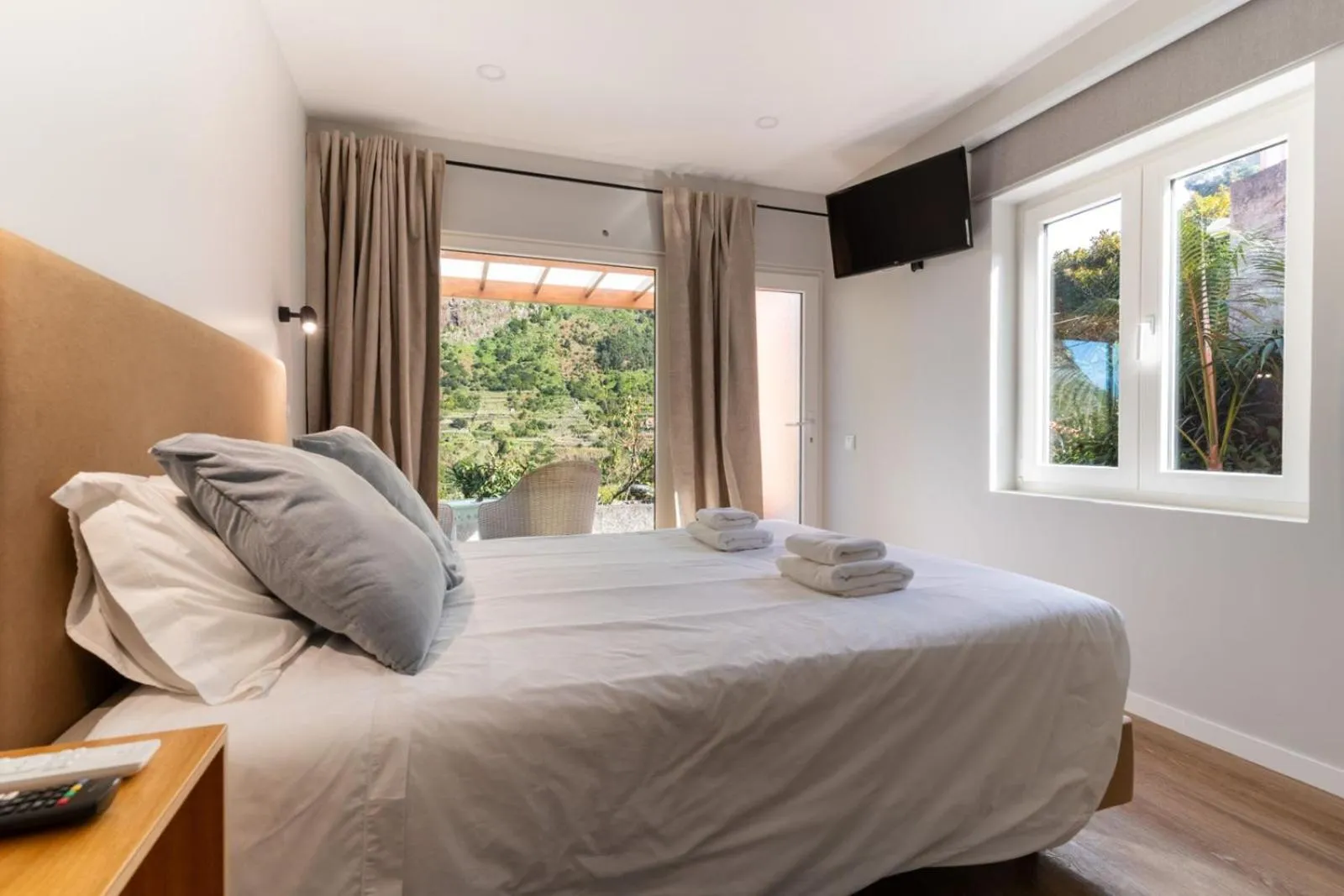 Bed in Madeira Surf Lodge