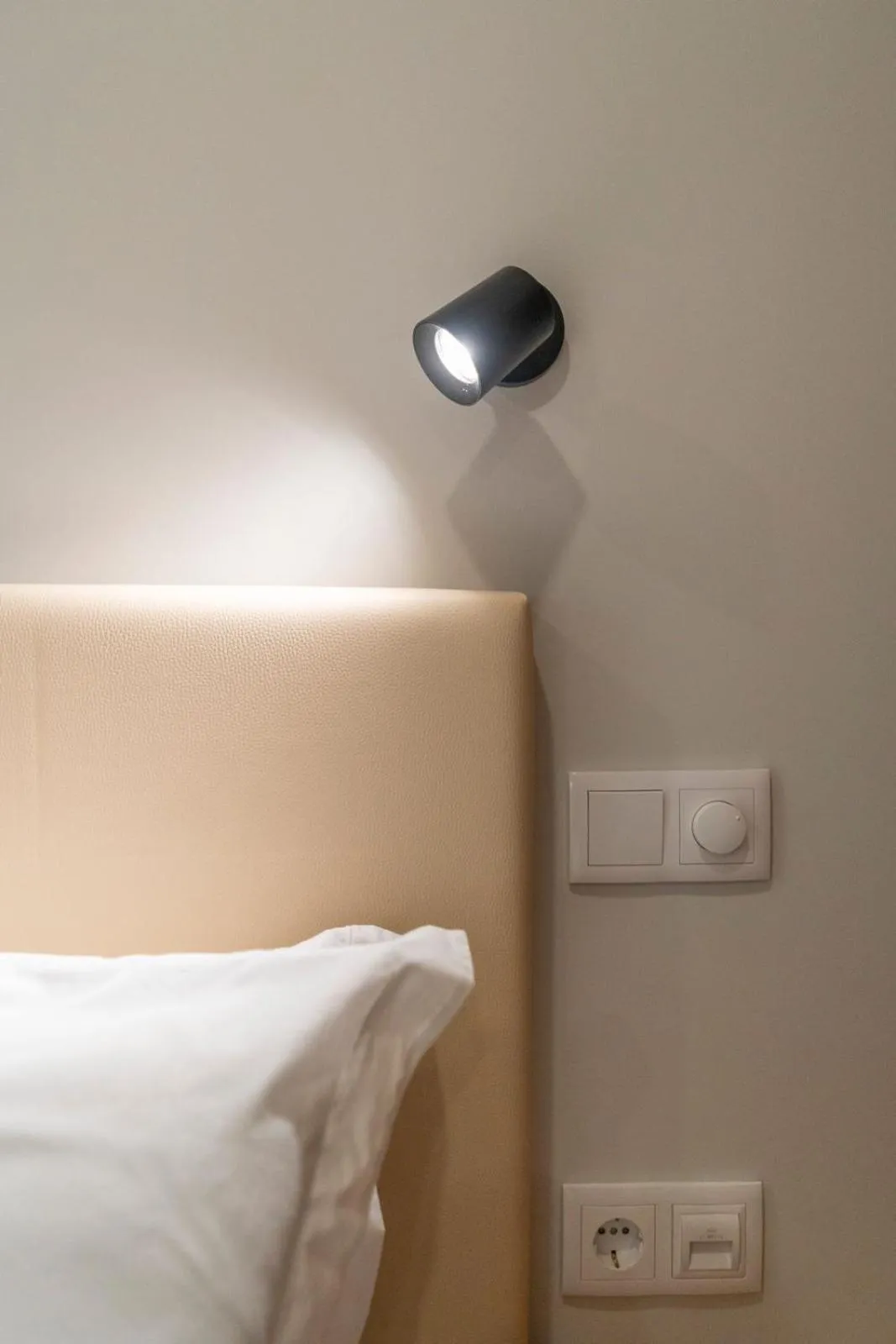 Photo of the whole room, Bed in Madeira Surf Lodge