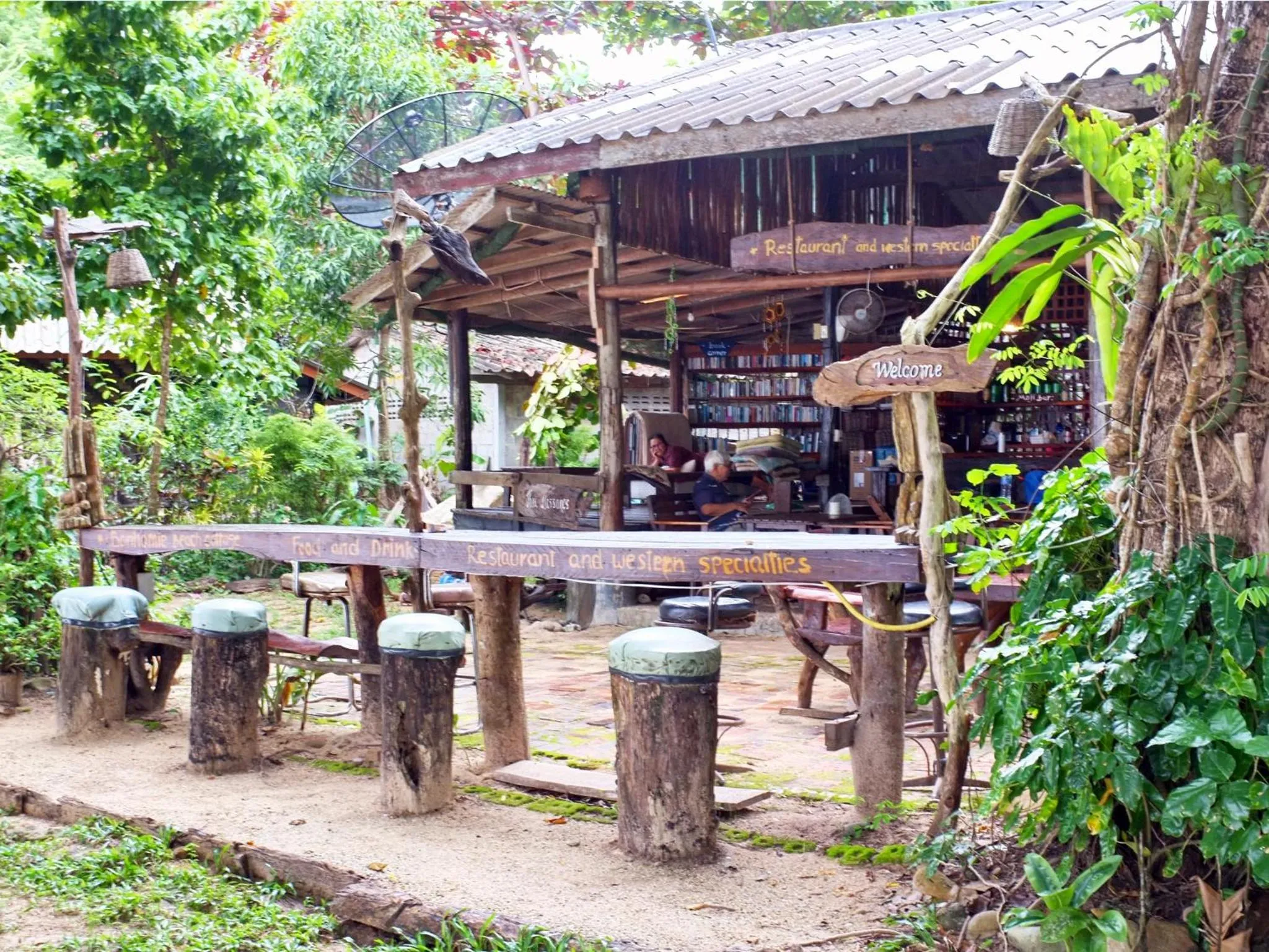 Property building in Bonhomie Beach Cottage