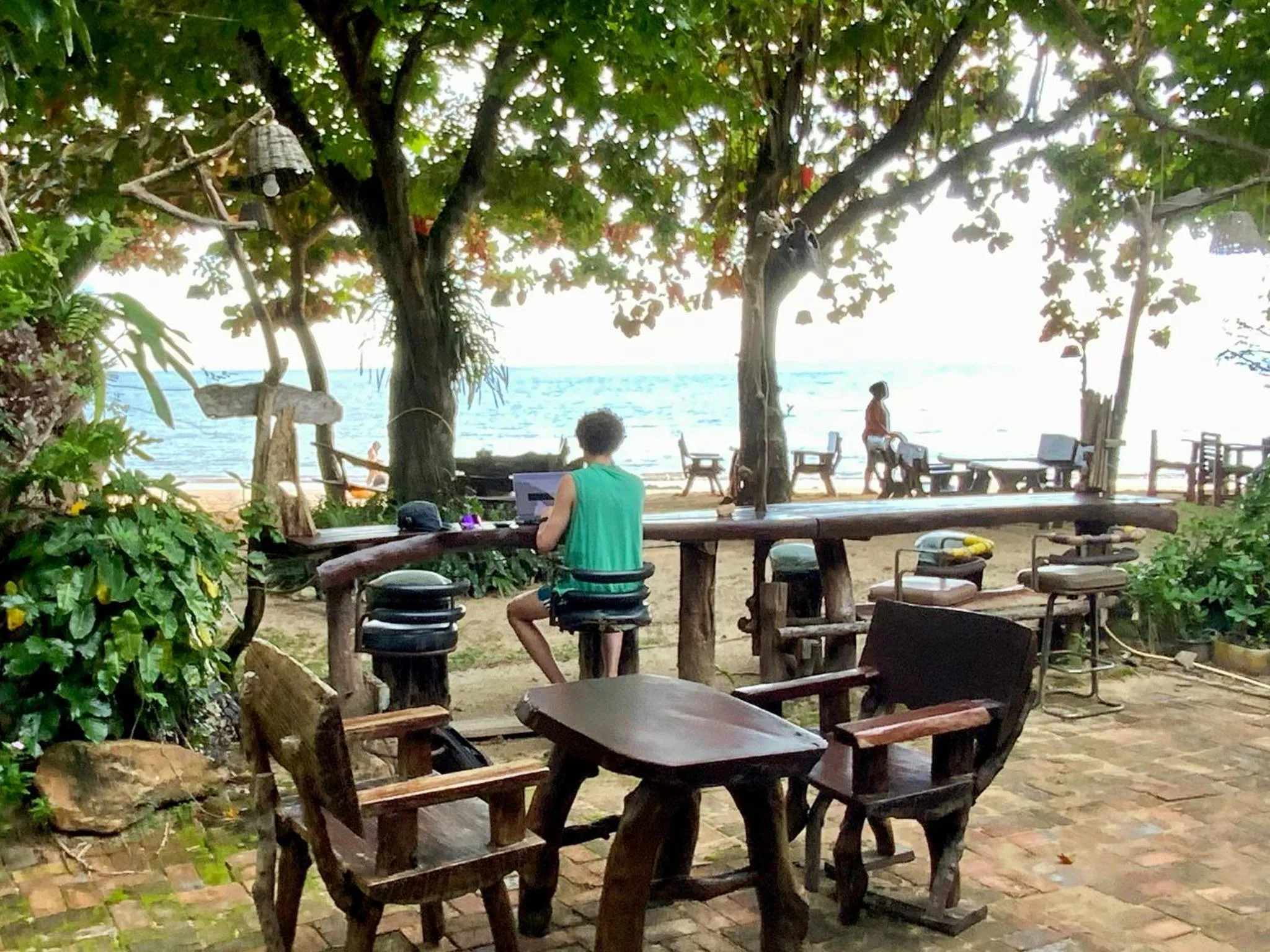 Restaurant/places to eat in Bonhomie Beach Cottage