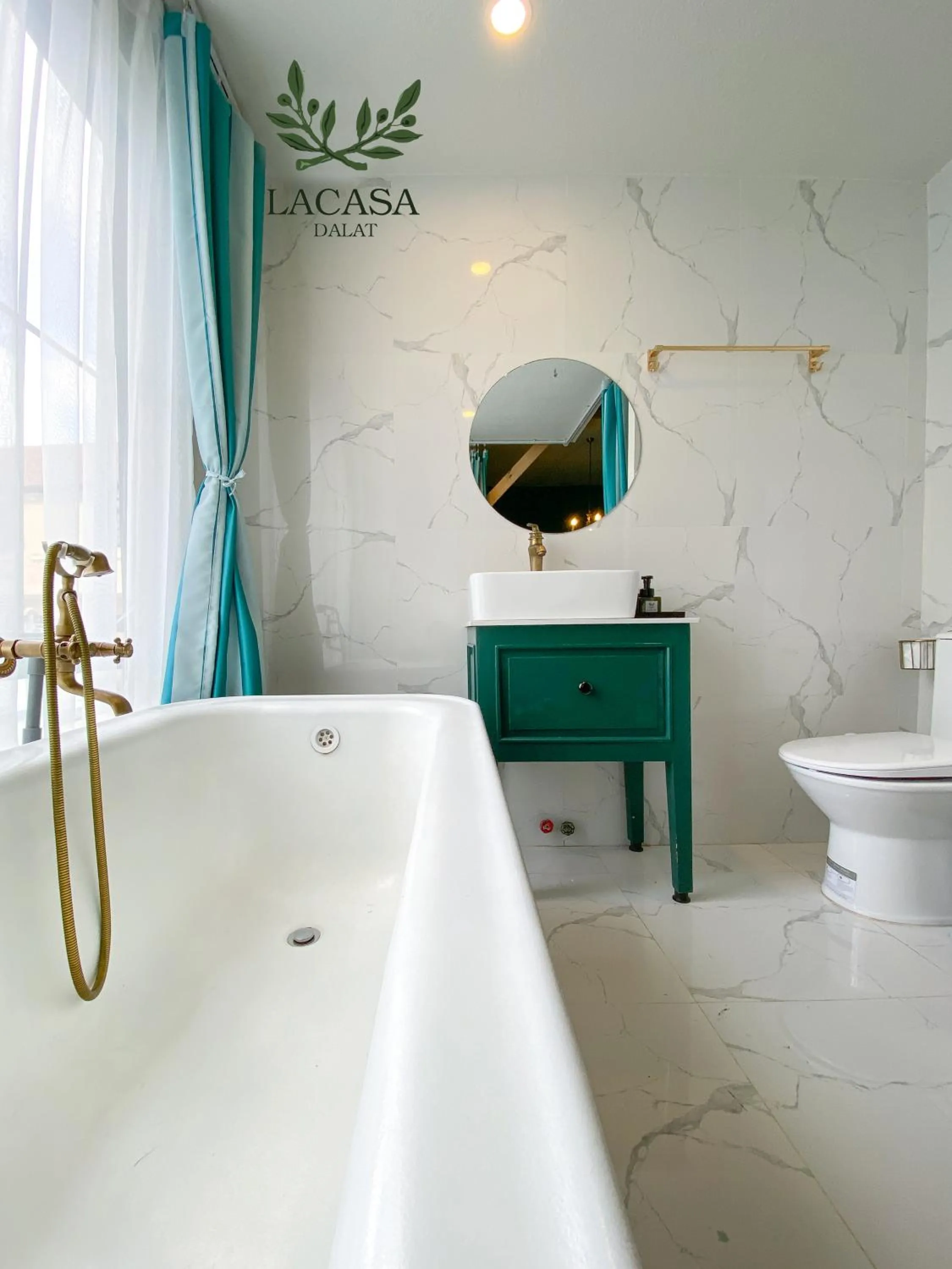 Shower in Lacasa May