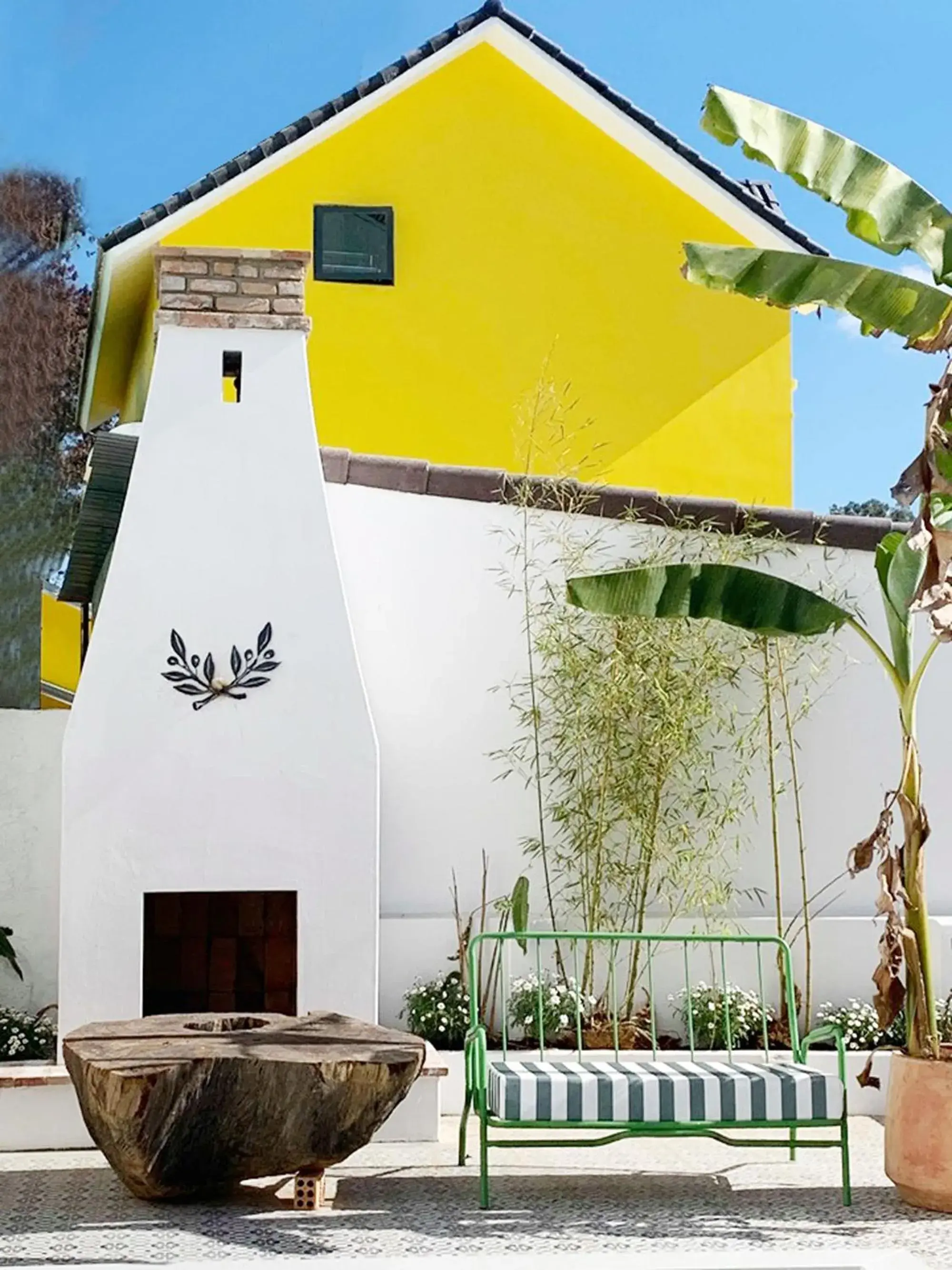 Property building in Lacasa May Property building in Lacasa May