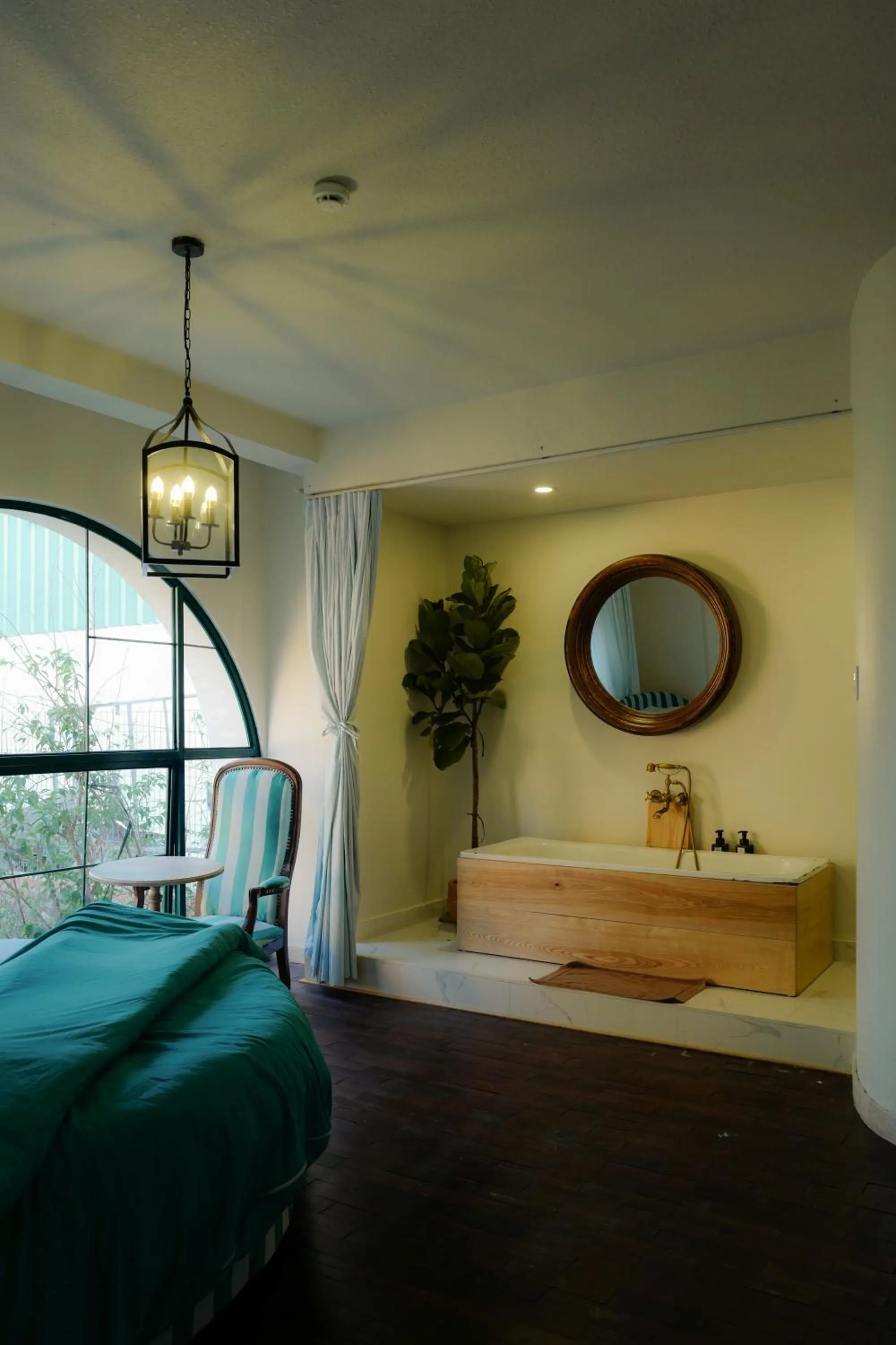 Street view, Bed in Lacasa May