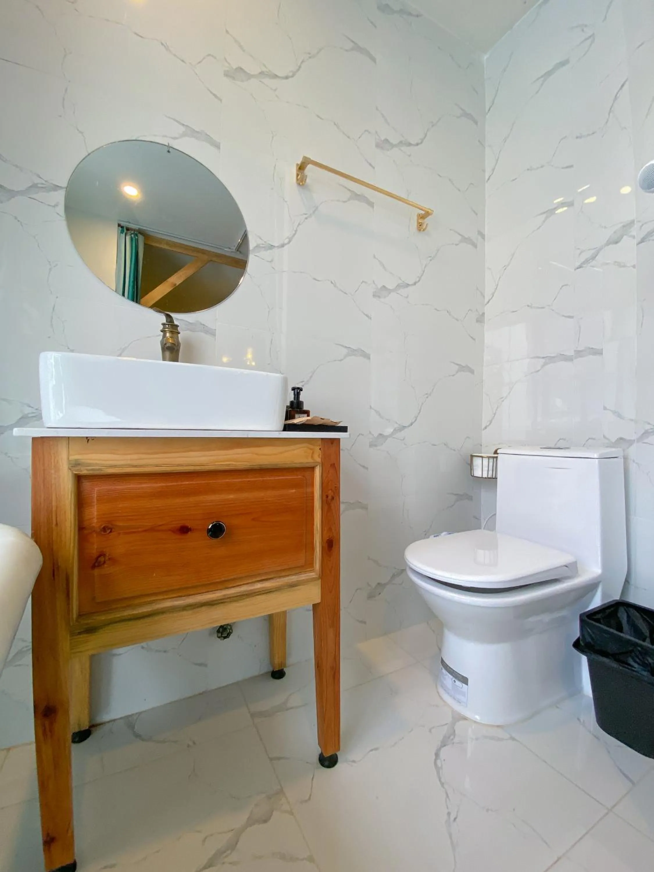 Shower in Lacasa May