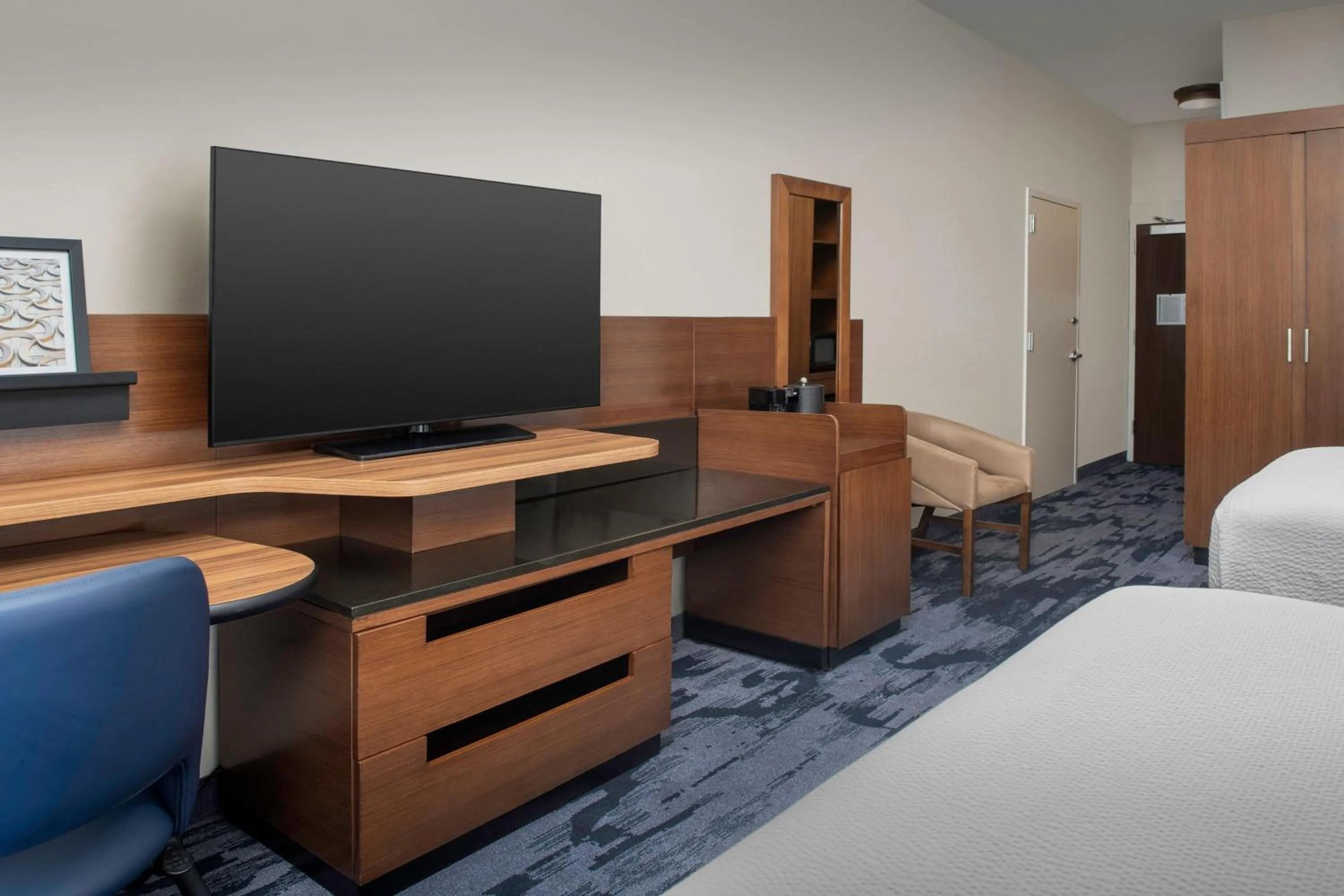 Photo of the whole room, Bed in Fairfield Inn & Suites by Marriott Ithaca