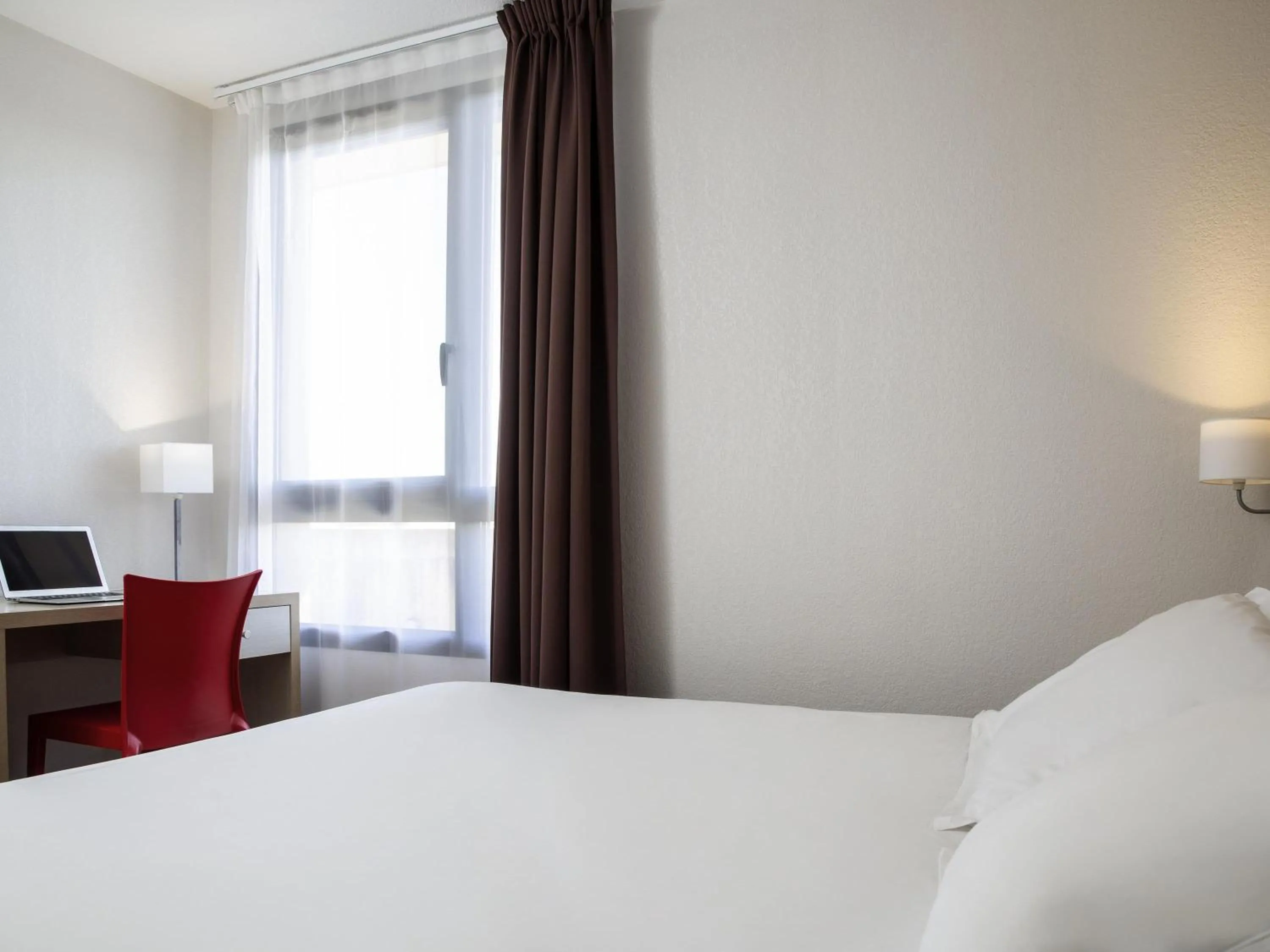 Bedroom, Bed in Aparthotel Adagio Access Avignon